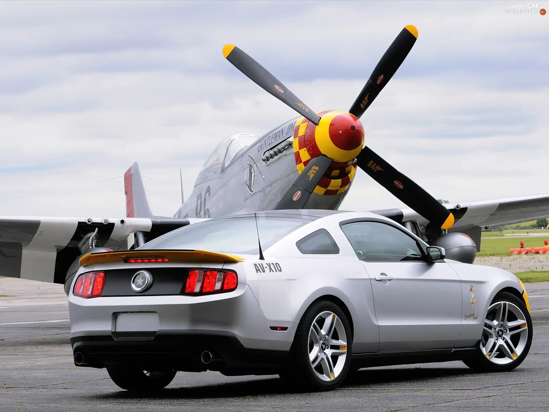 Ford Mustang, plane