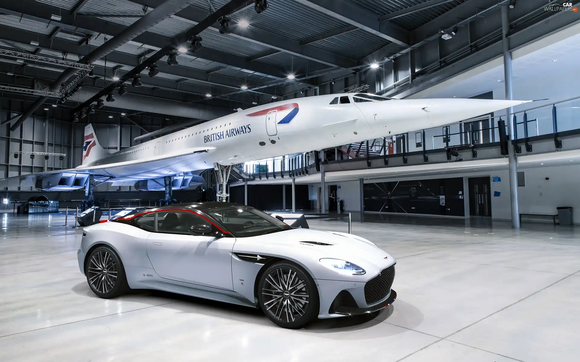 Aston Martin DBS Superleggera, plane