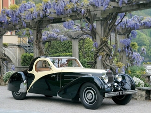 Bugatti 57 Atalante Roll Back