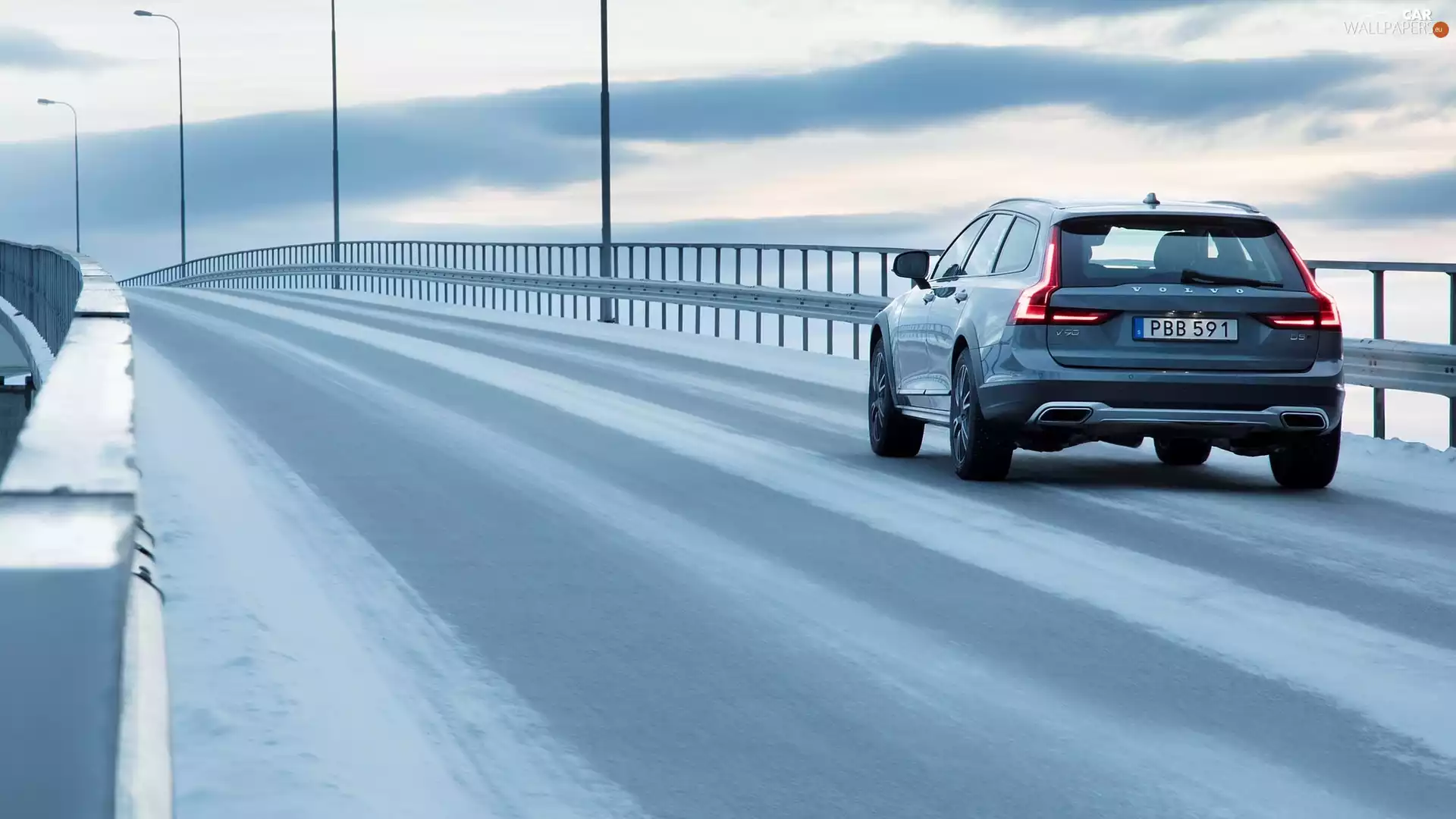 Volvo V90 Cross Country, bridge, crash barrier, 2017