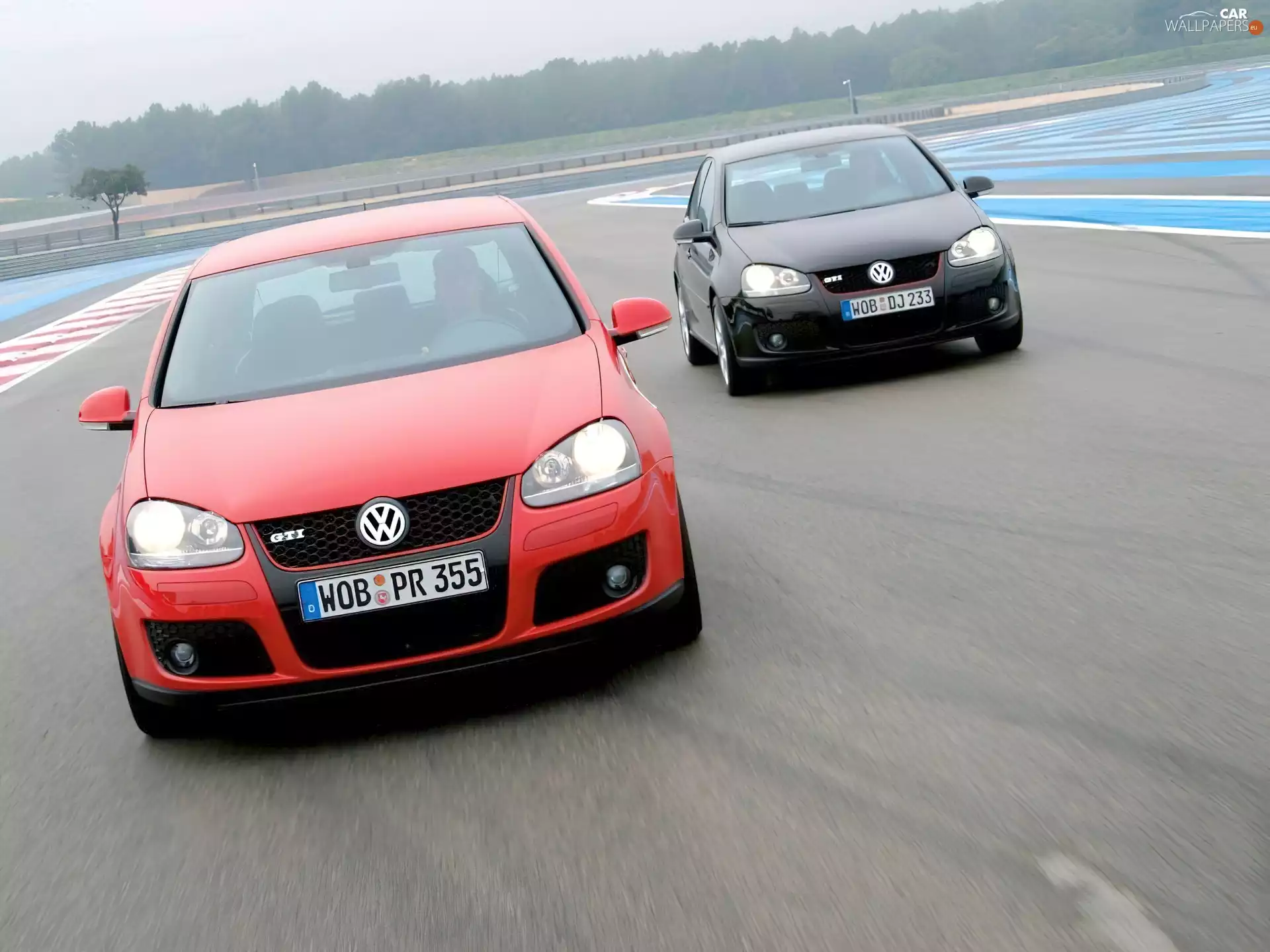 Two Golfs serie 5, Red and Black