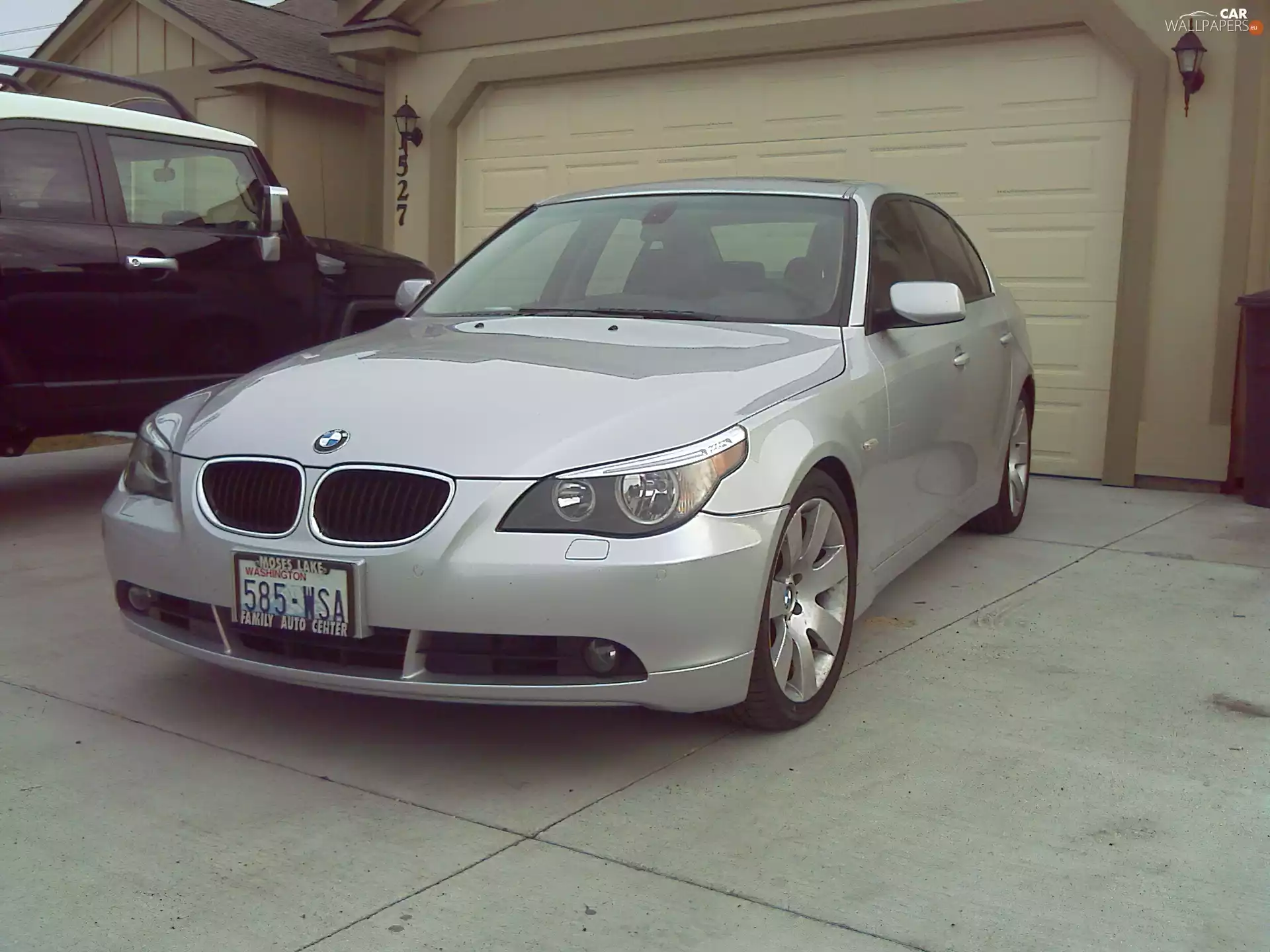 driveway, house, BMW 5, E60, Silver