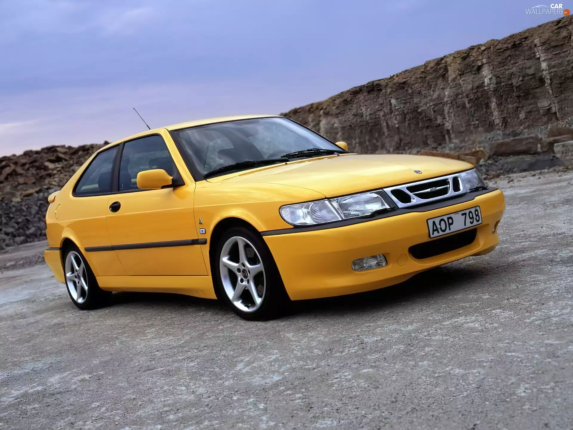 Saab 9-3, Yellow Hatchback