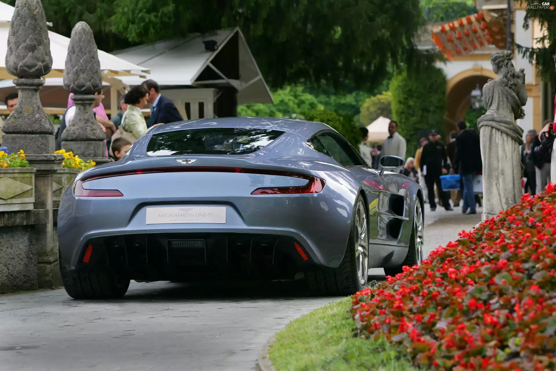 Back, Aston Martin One-77