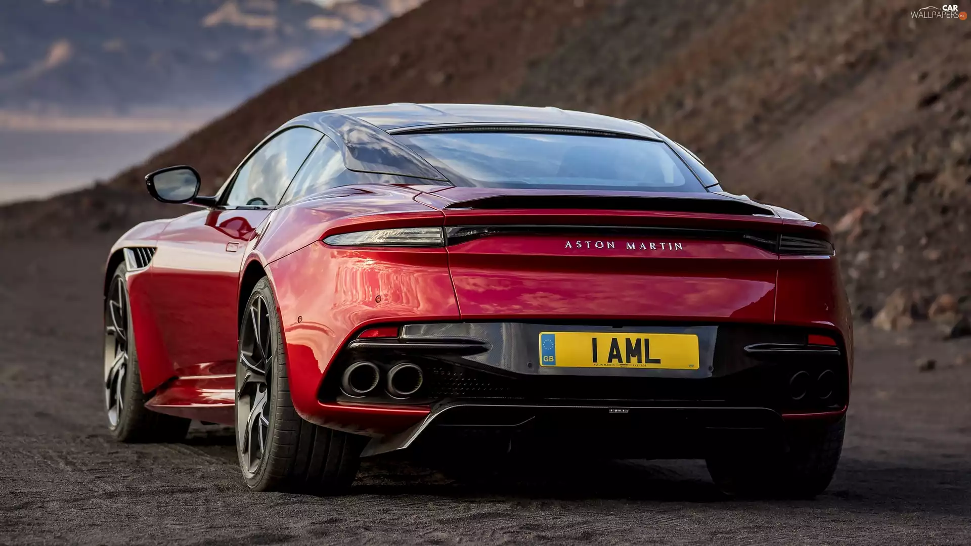 Back, Aston Martin DBS, Superleggera