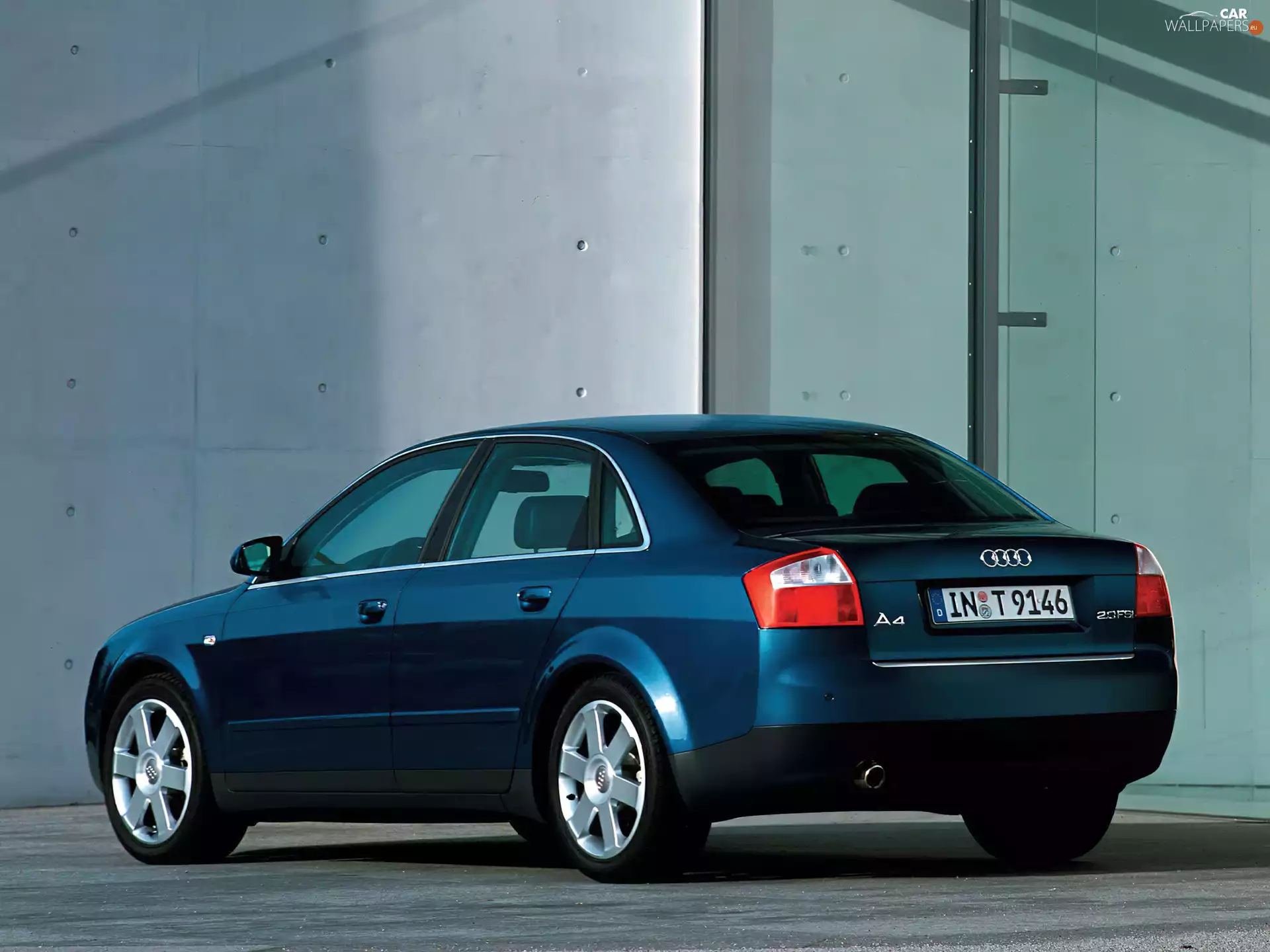 Audi A4, Sedan
