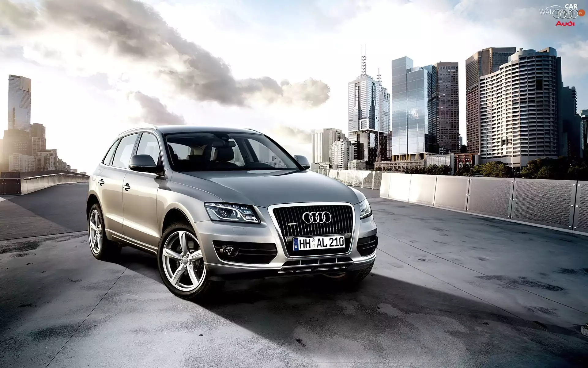 Town, Audi Q5, buildings