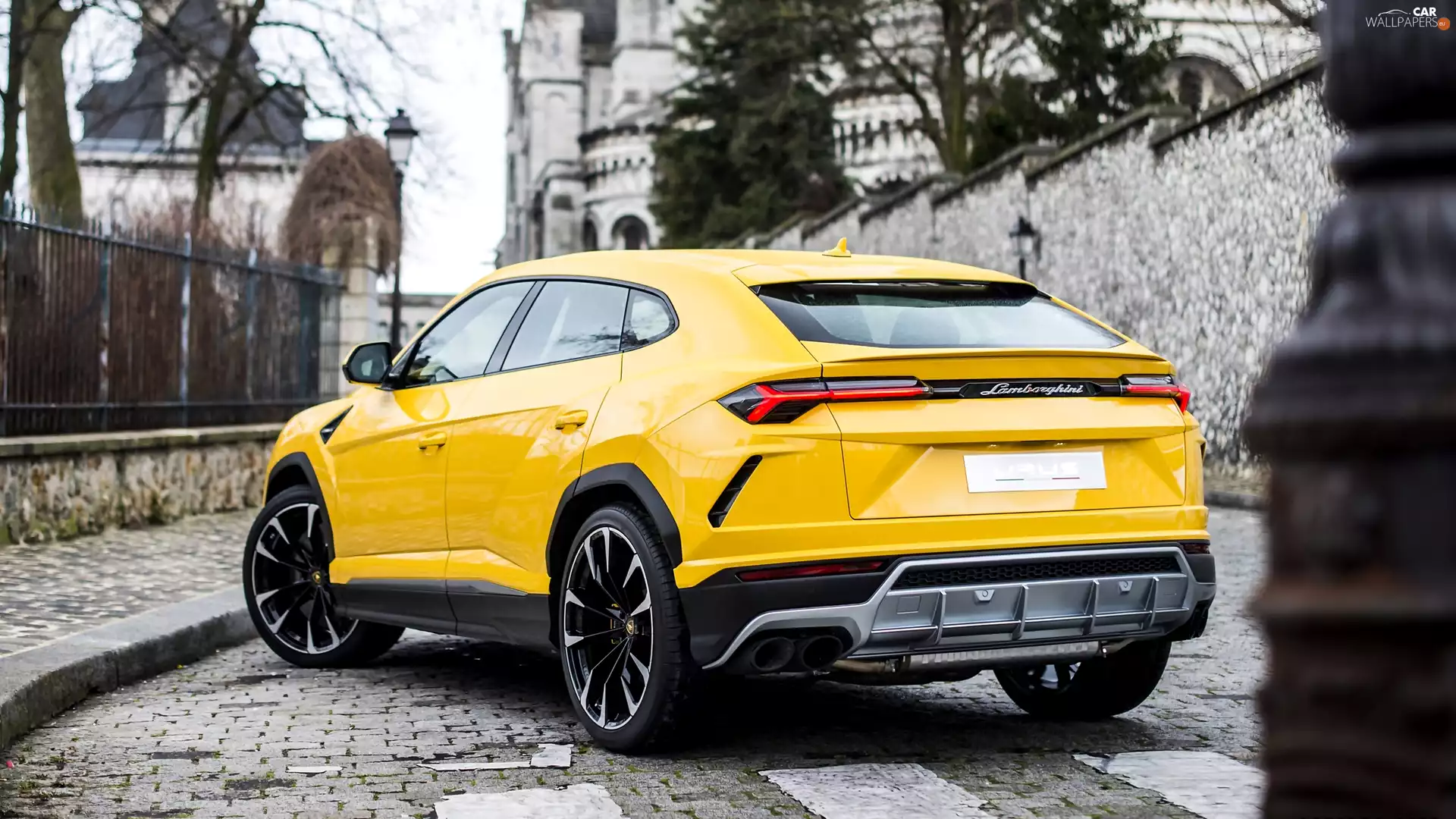 Yellow, buildings, Way, Lamborghini Urus