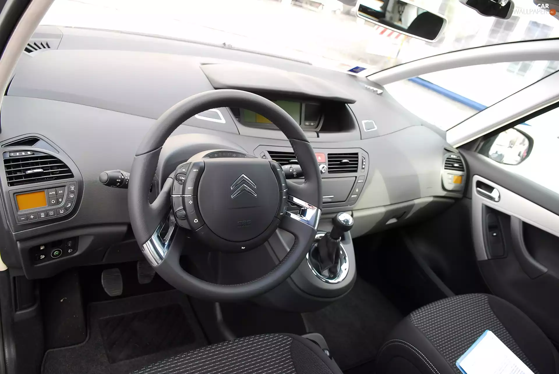 Citroen C4 Picasso, Changes, gear, jack