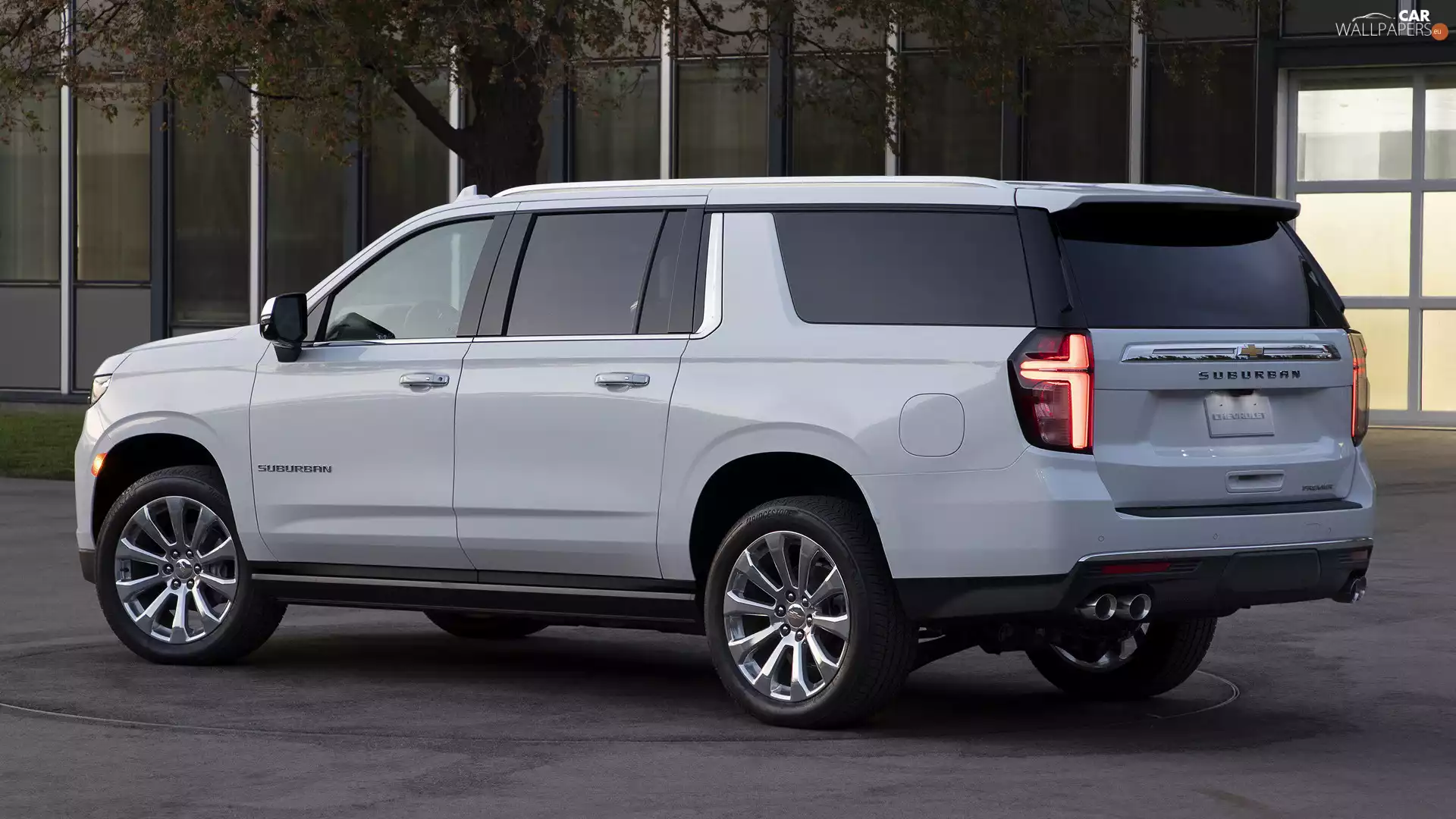 Chevrolet Suburban, side