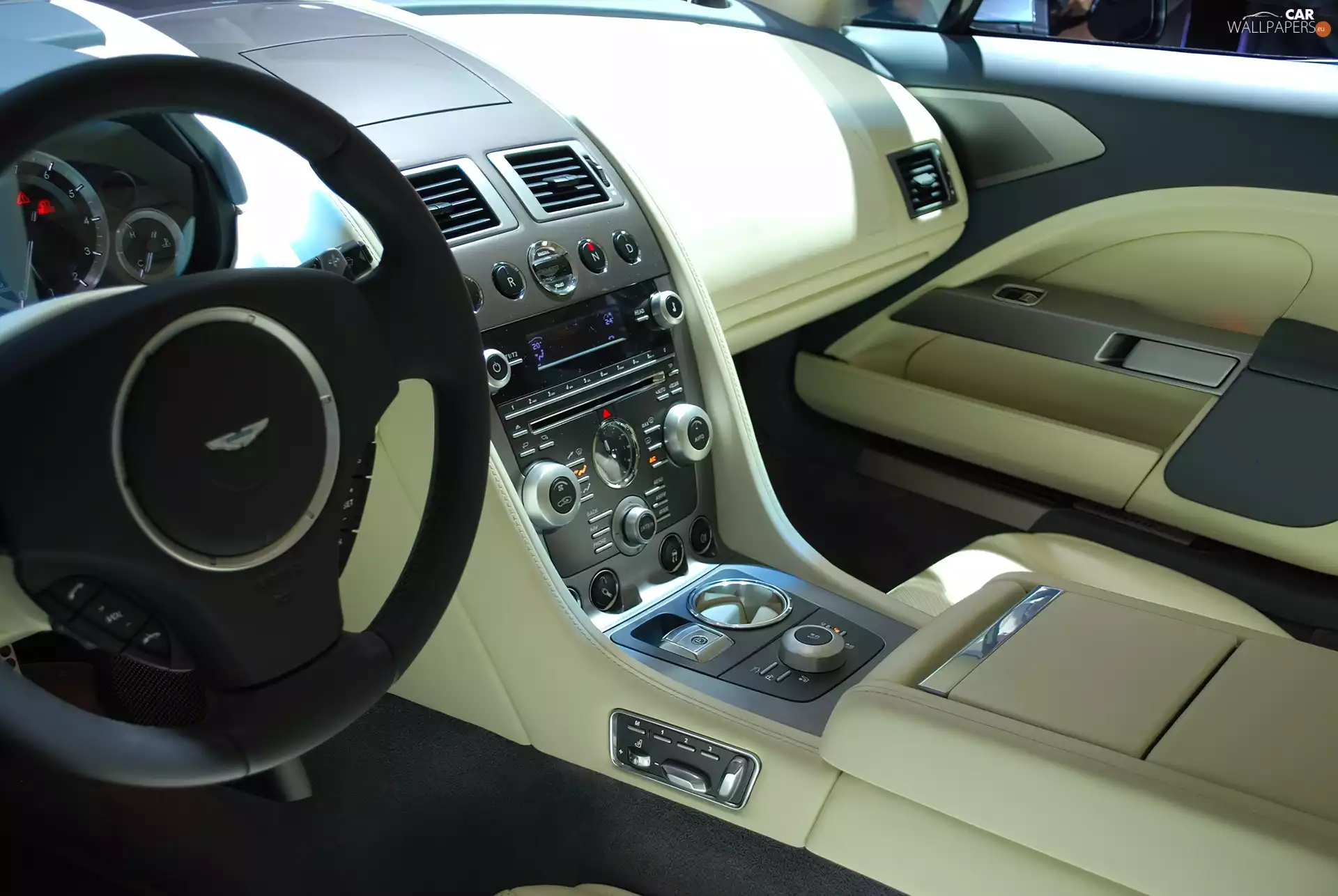 Aston Martin Rapide, console