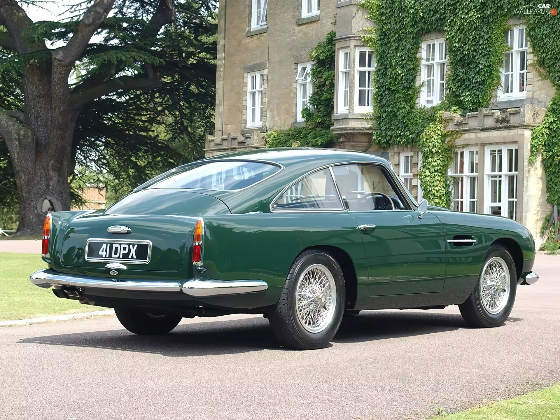 Green, Aston Martin DB4