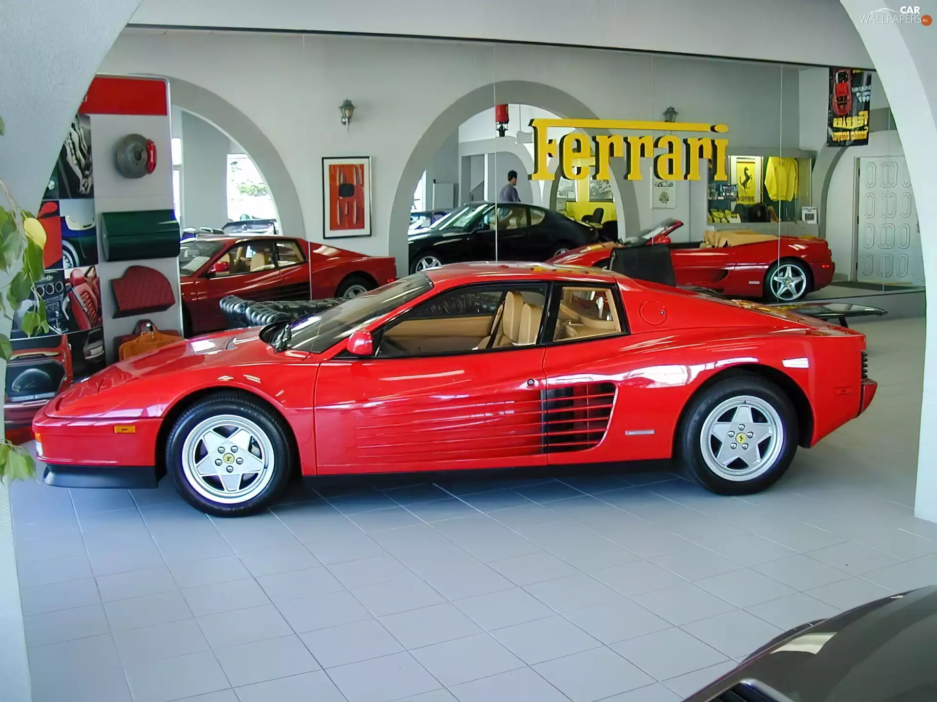 Ferrari Testarossa, saloon