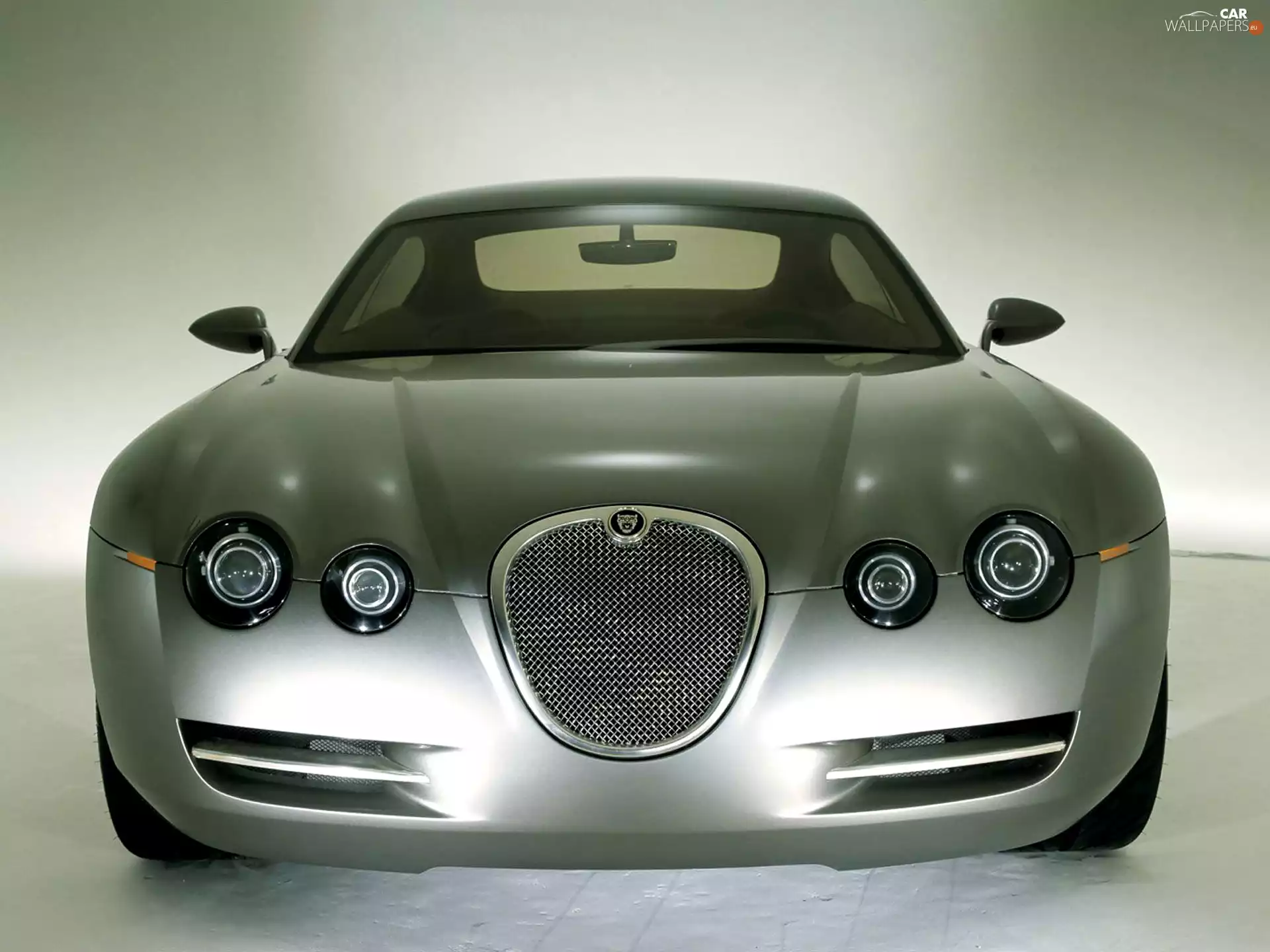 Jaguar R Coupe, Front