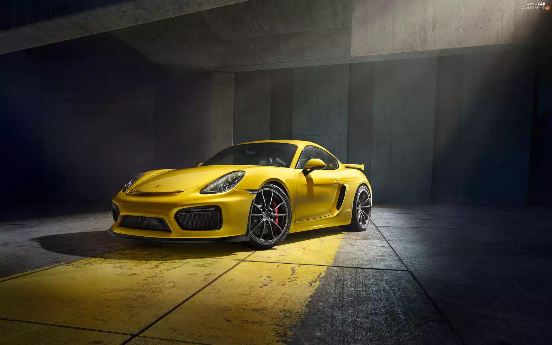 Porsche Cayman GT4, garage