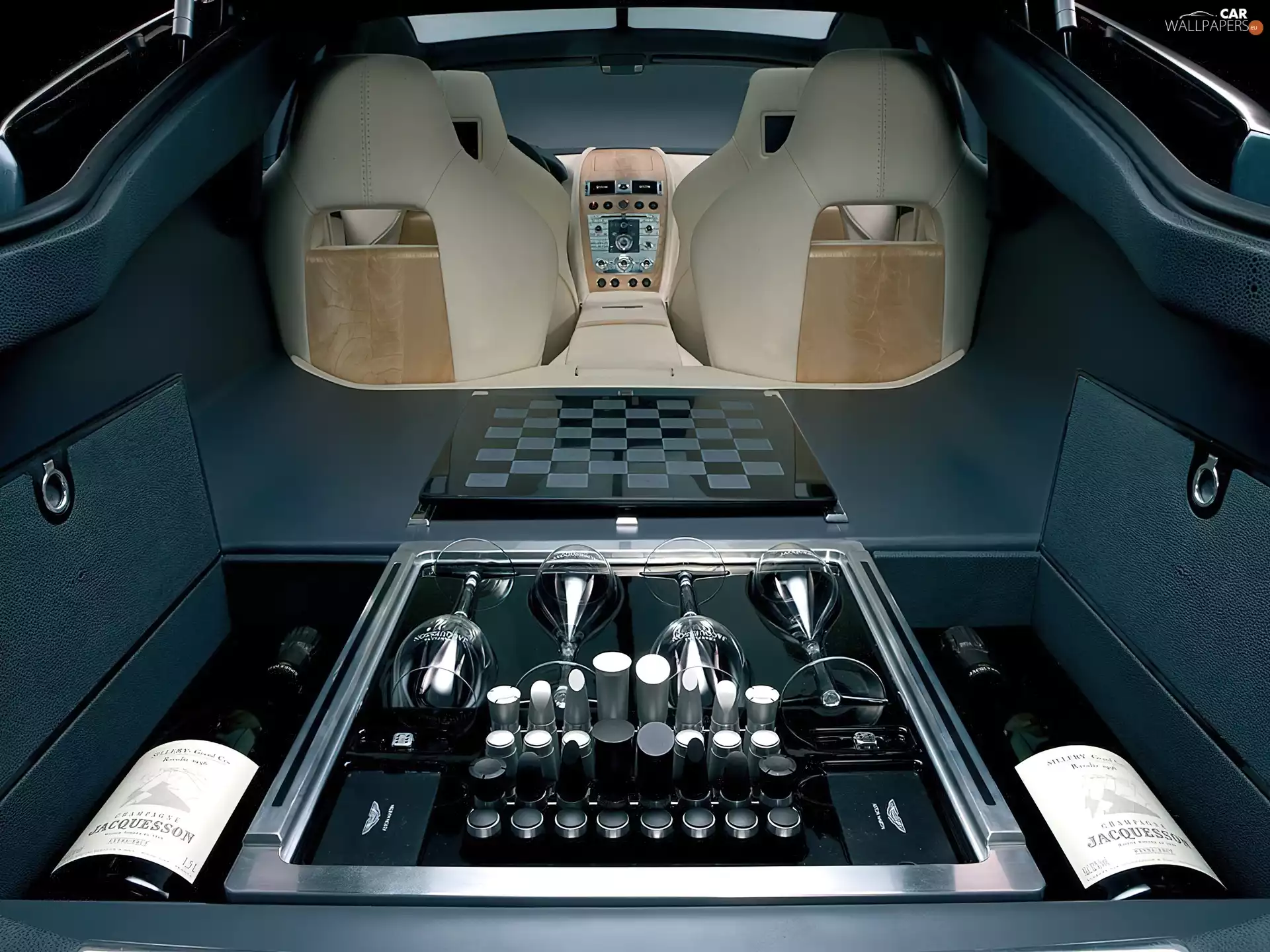 Aston Martin Rapide, glasses