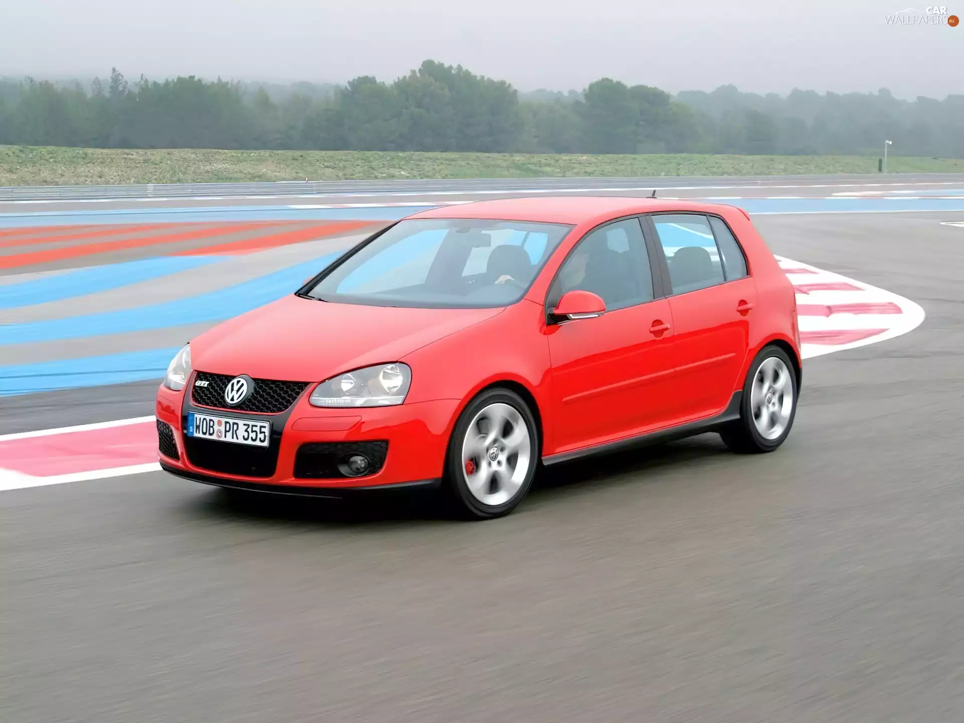 Golf 5, Red