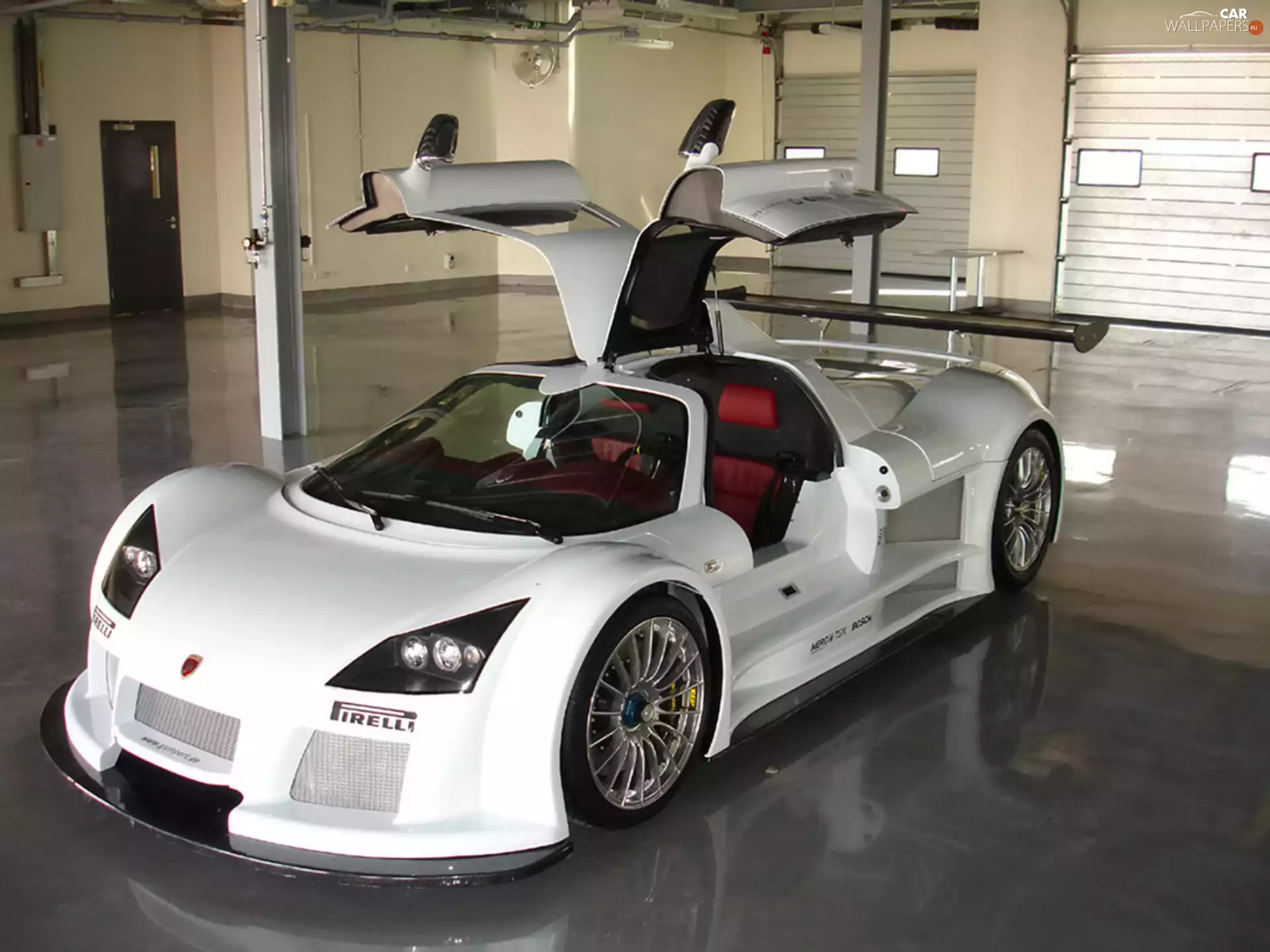 Gumpert Apollo, garage