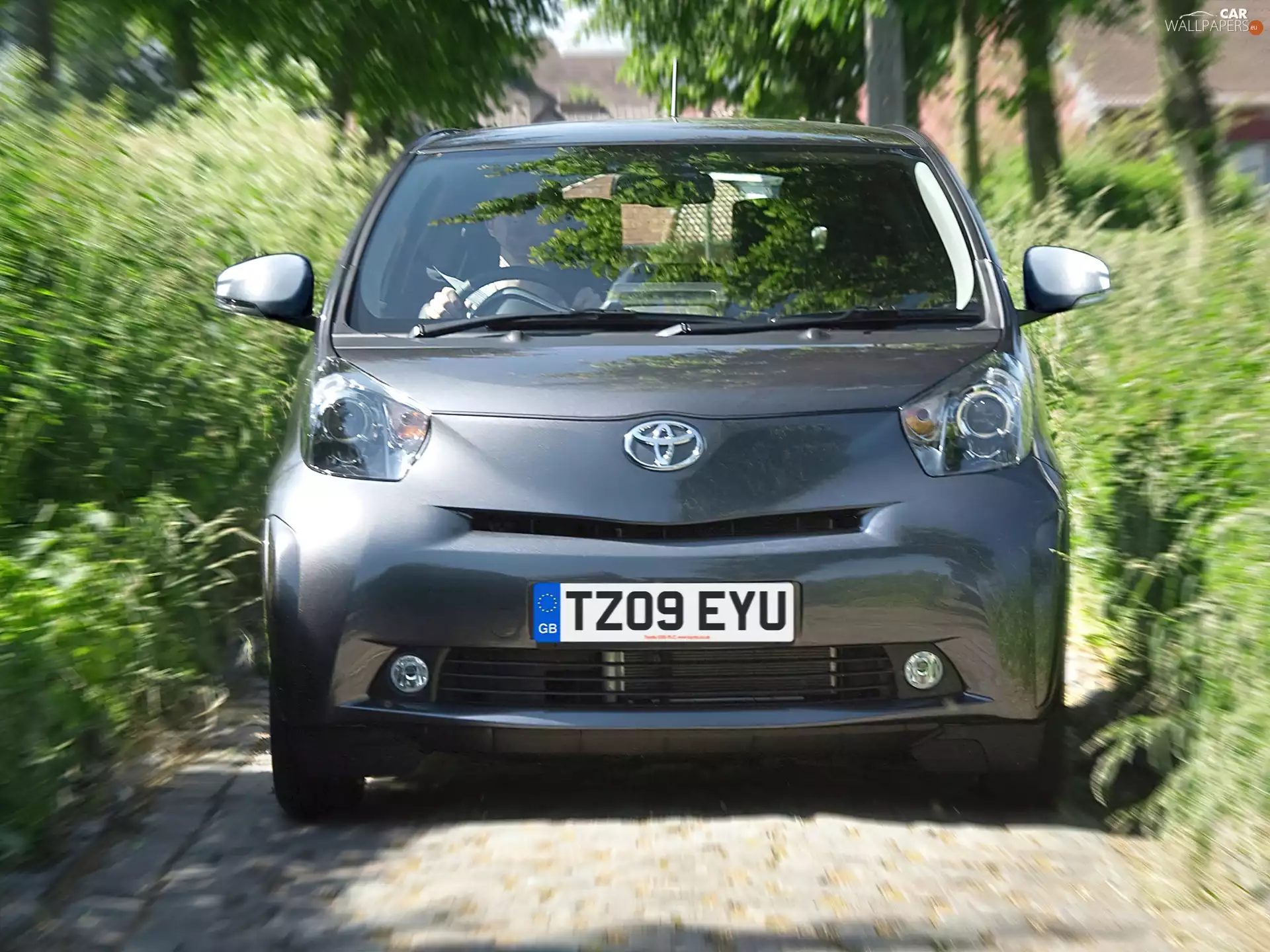 Toyota iQ, Front, Halogens