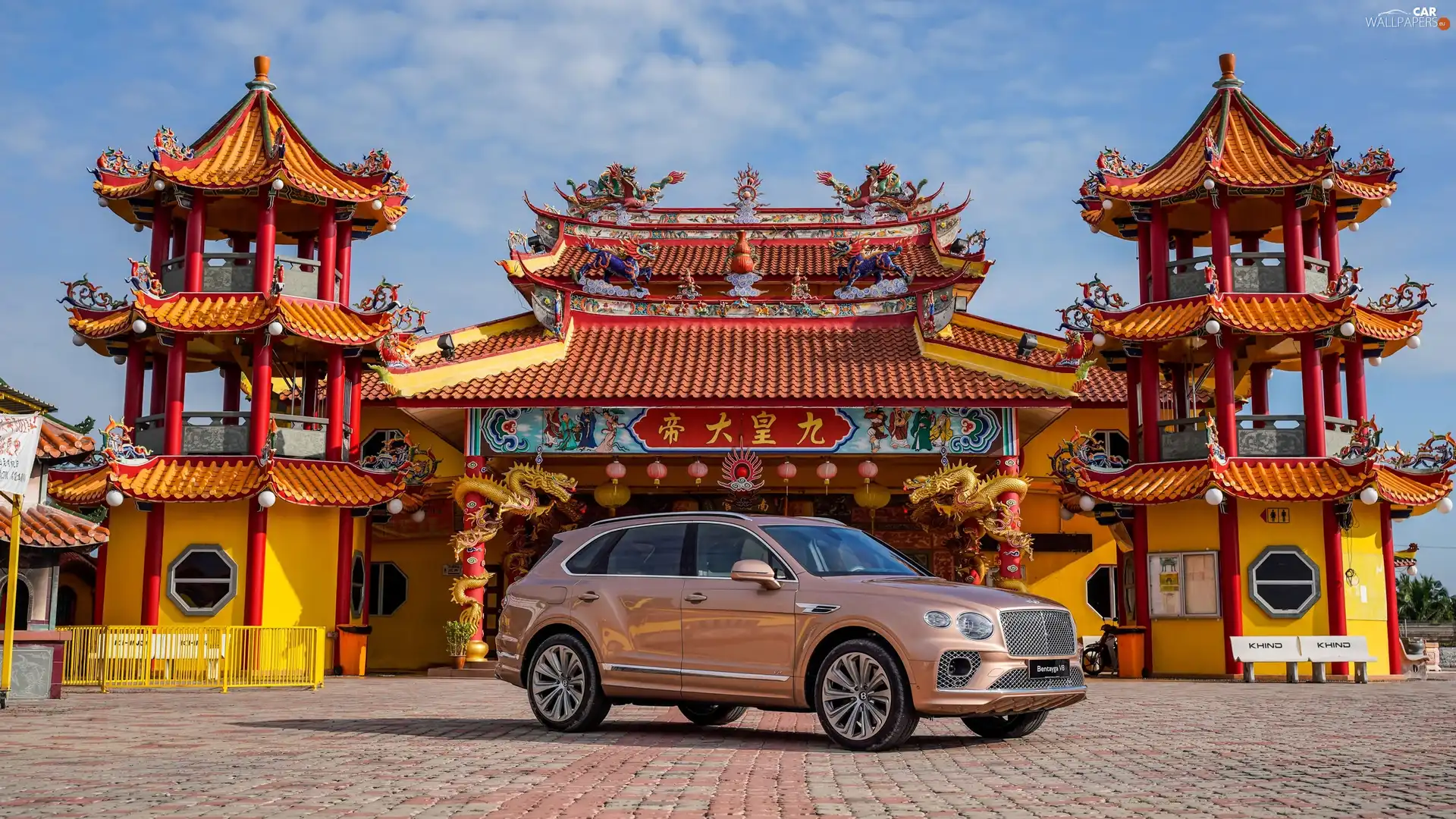 Bentley Bentayga V8, House