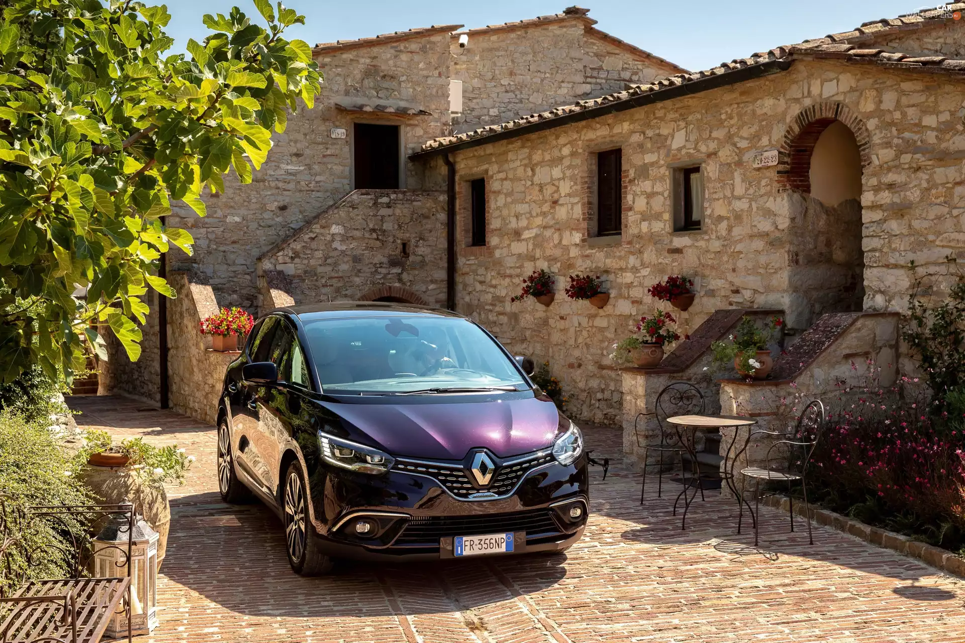 Renault Scenic IV, house