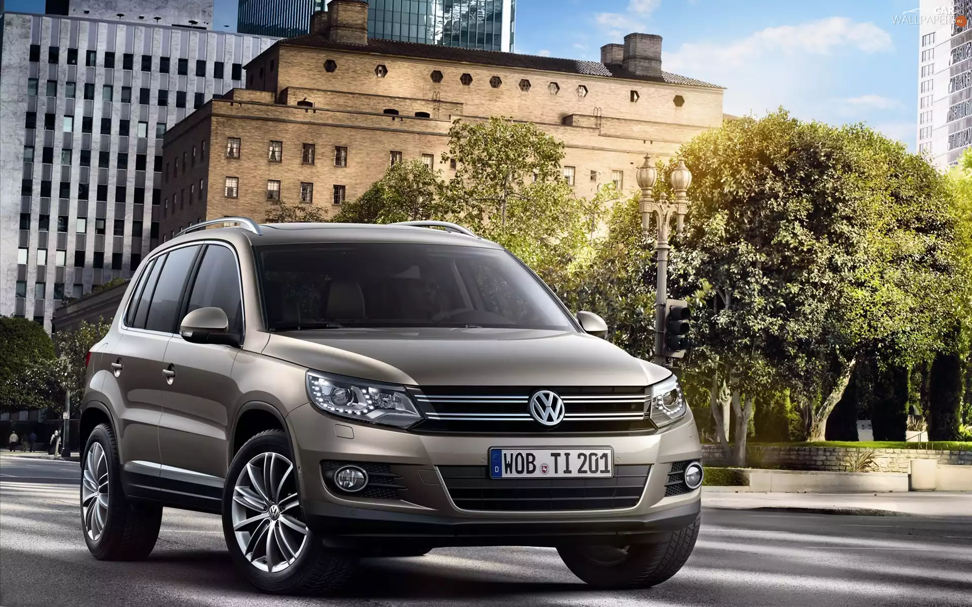 Volkswagen Tiguan, Street, Houses