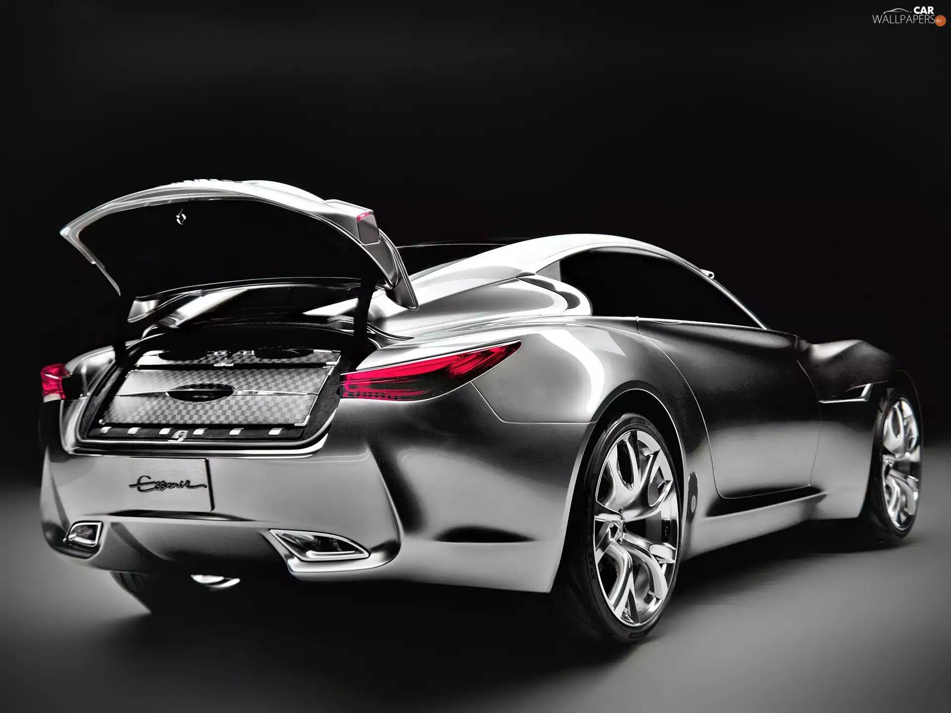 Infiniti Essence, Carrier