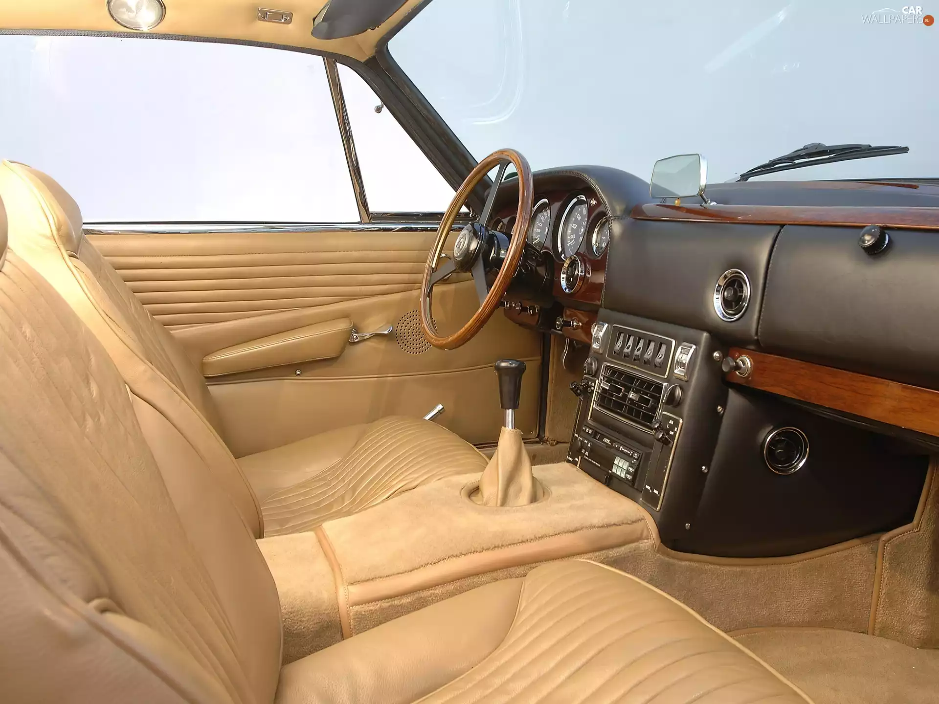 Aston Martin DBSC, interior