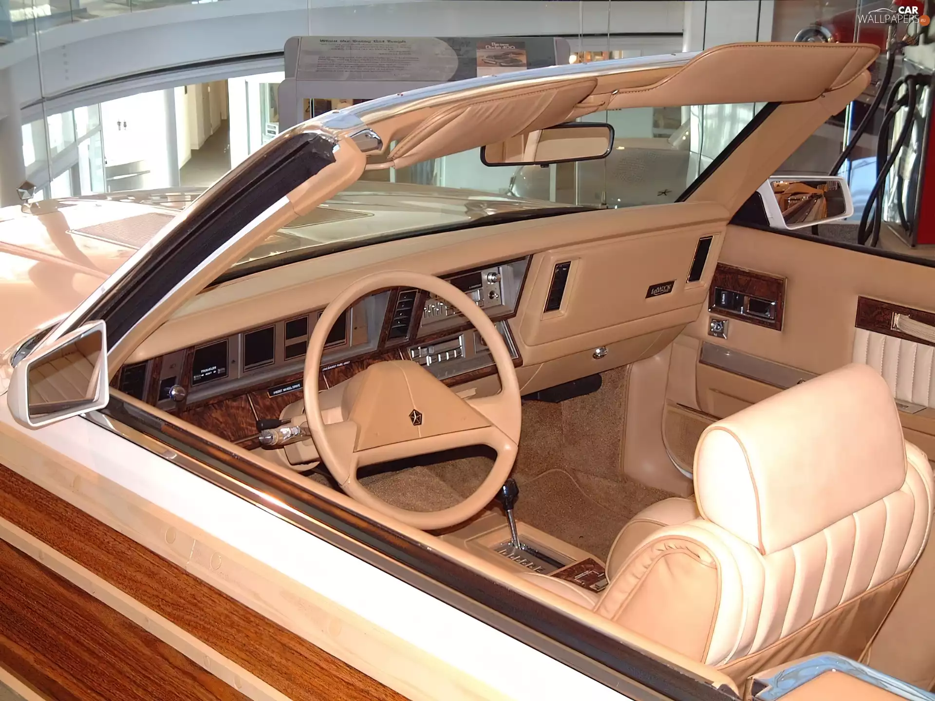 Chrysler Le Baron, interior
