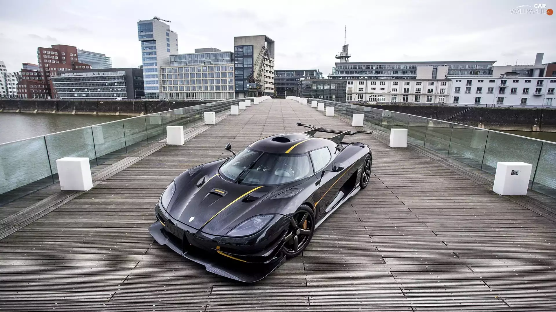 2014, Koenigsegg One:1, bridge