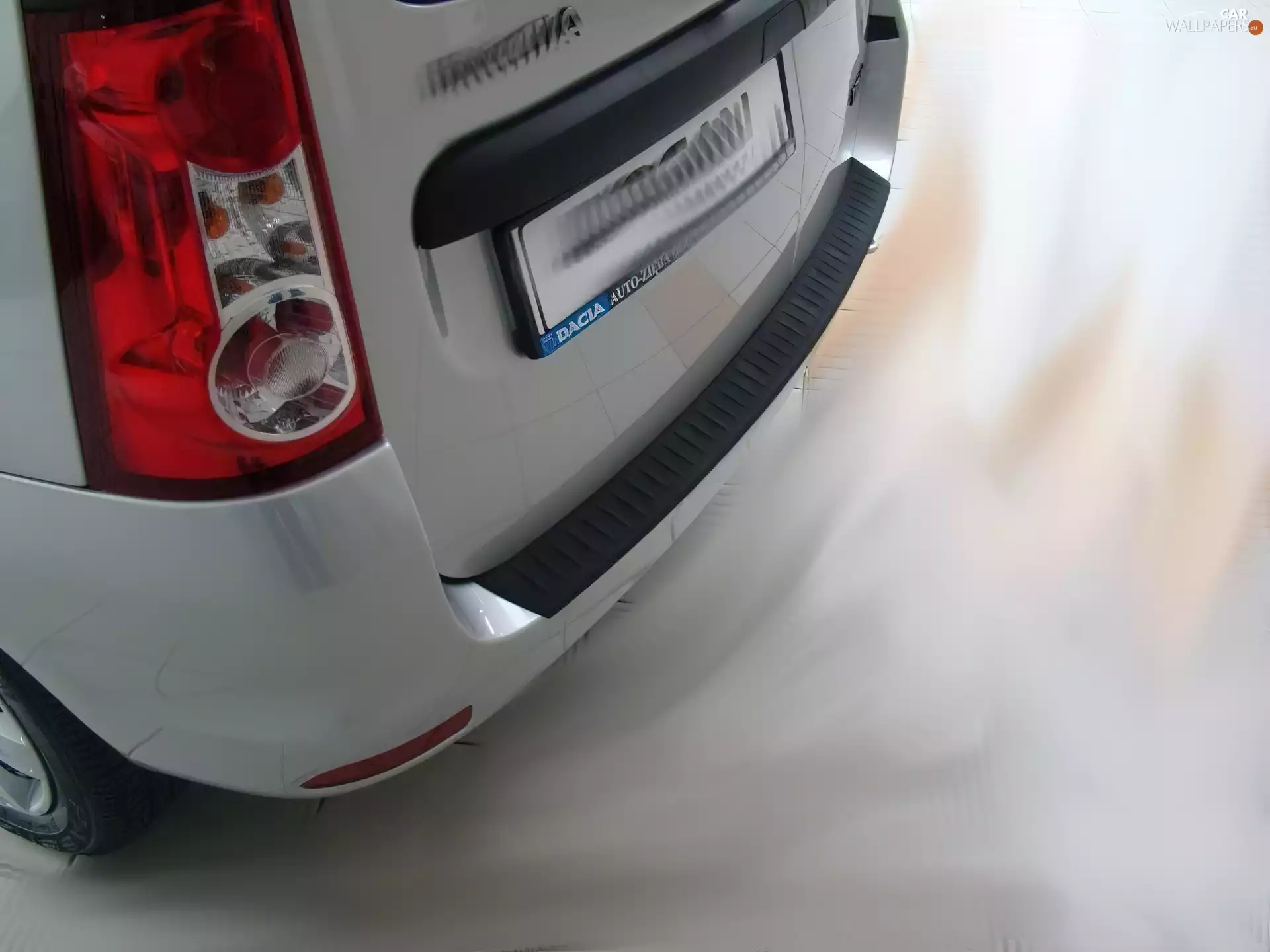 Back, Dacia Logan, Lamp