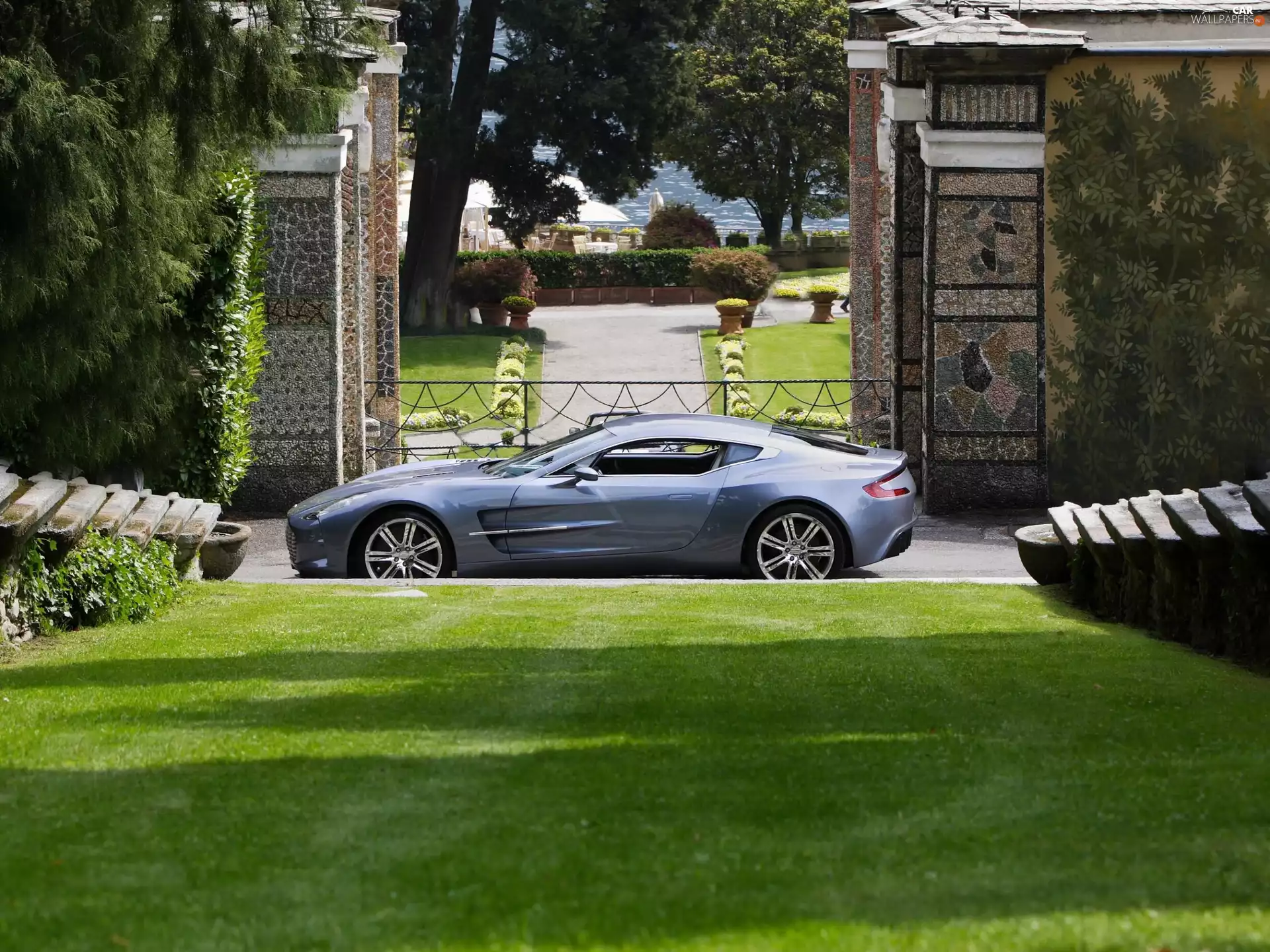 Line, side, Aston Martin One-77