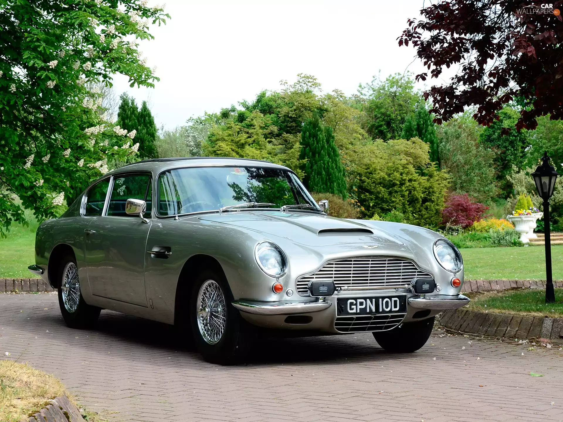 DB6, antique, Aston Martin