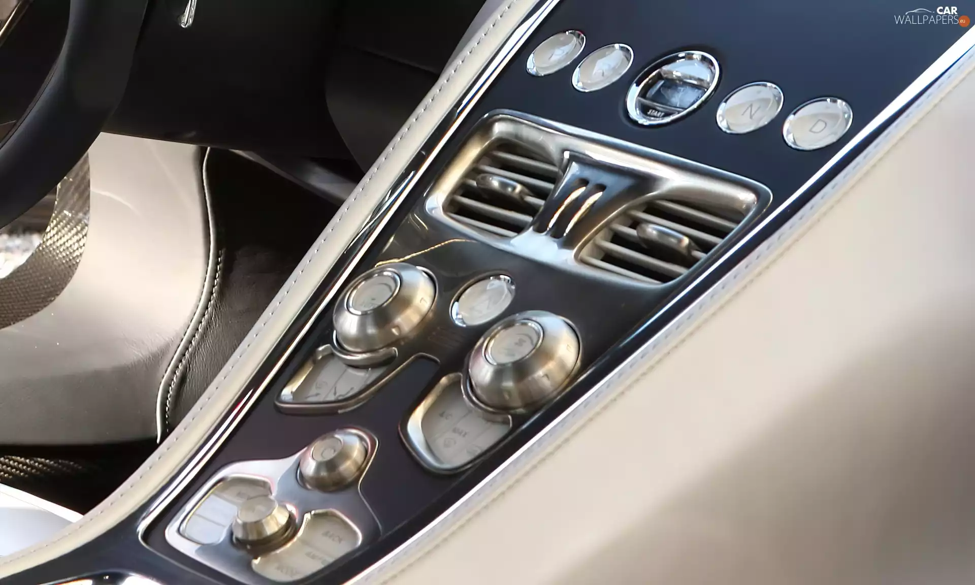 Aston Martin One-77, Cockpit