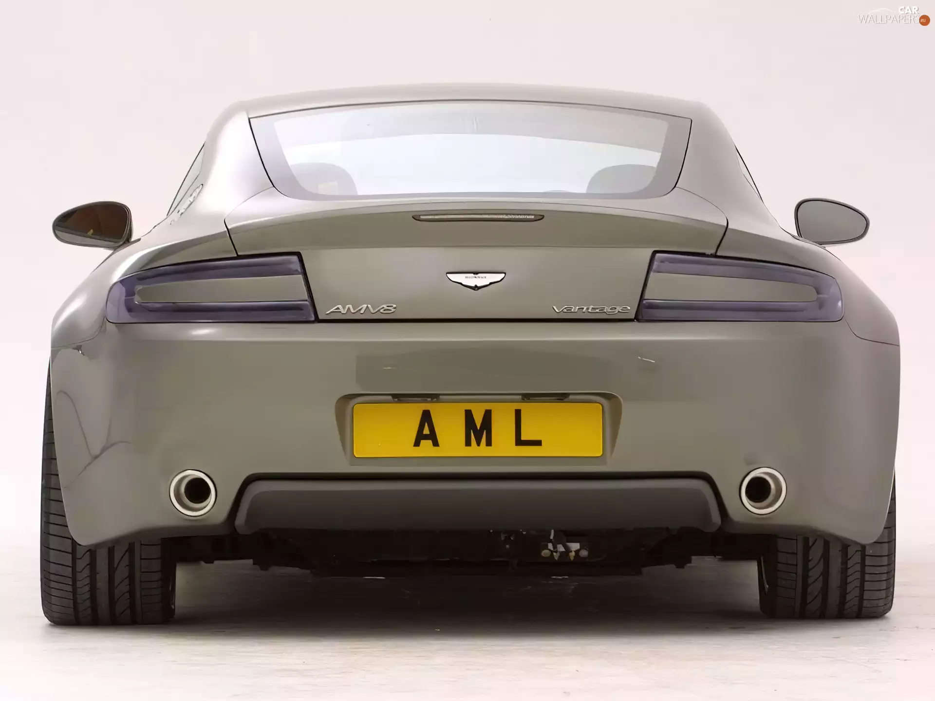 Aston Martin V8 Vantage, Back