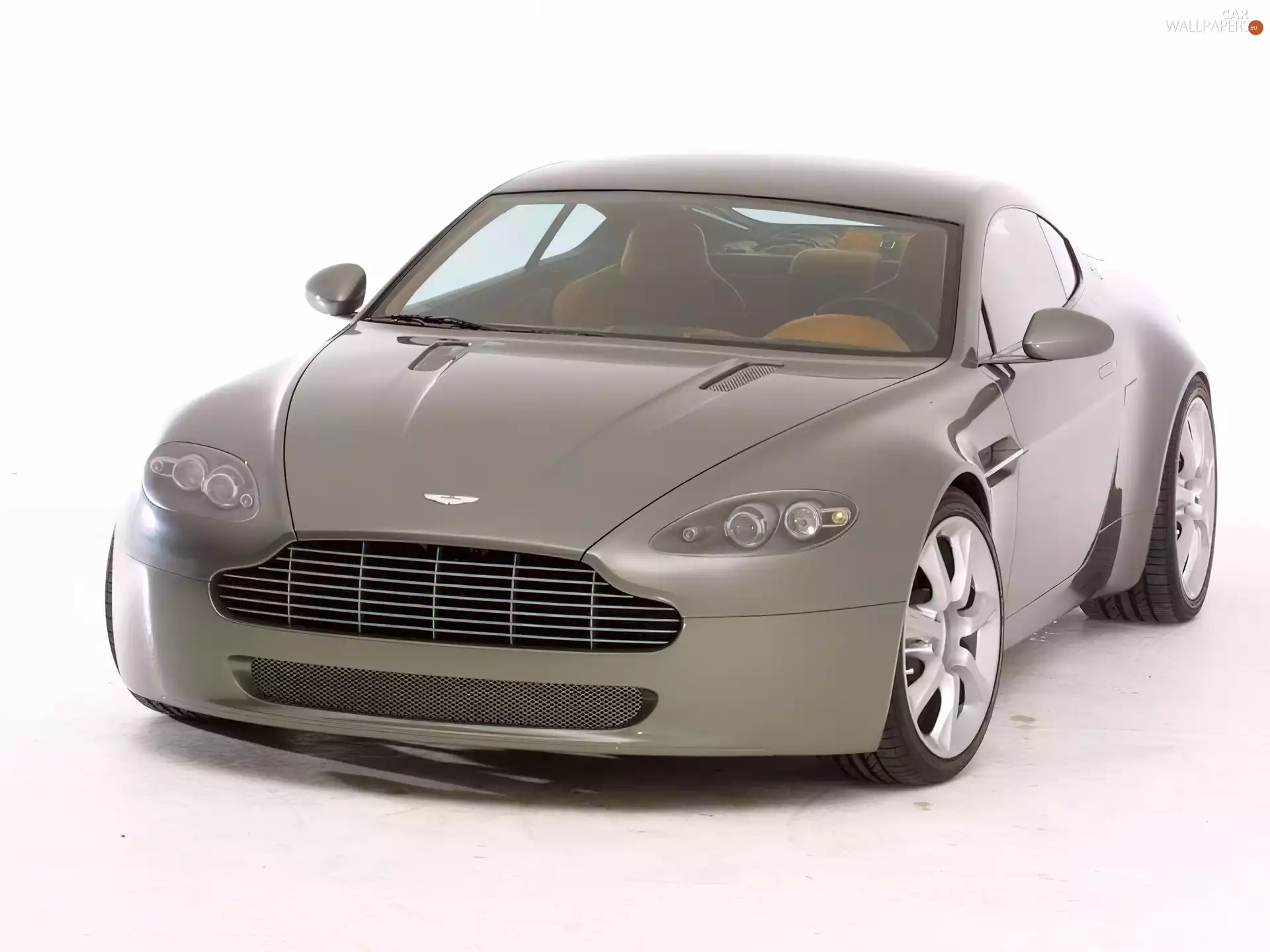 Aston Martin V8 Vantage, Front