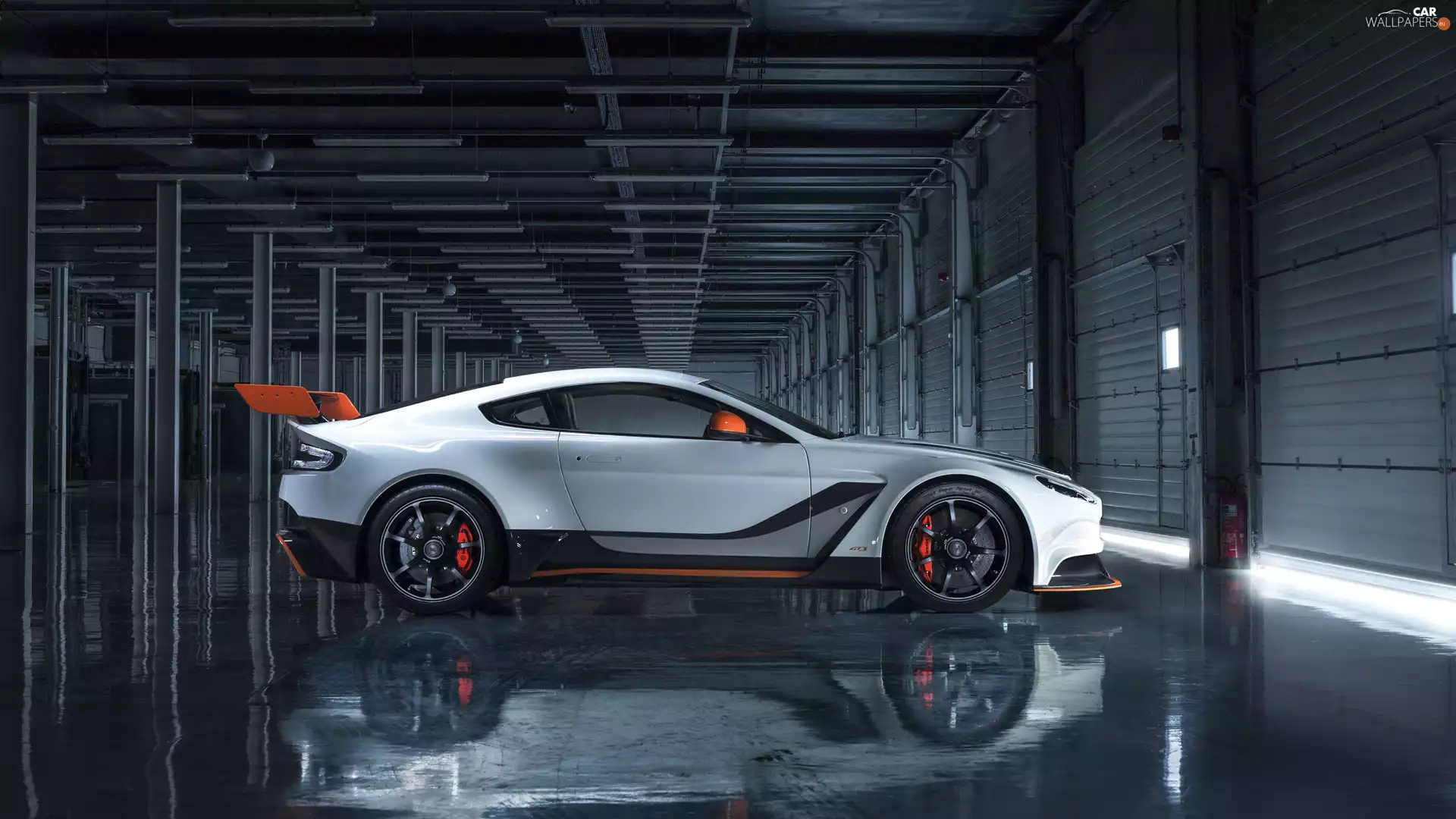 Aston Martin Vantage GT12, side