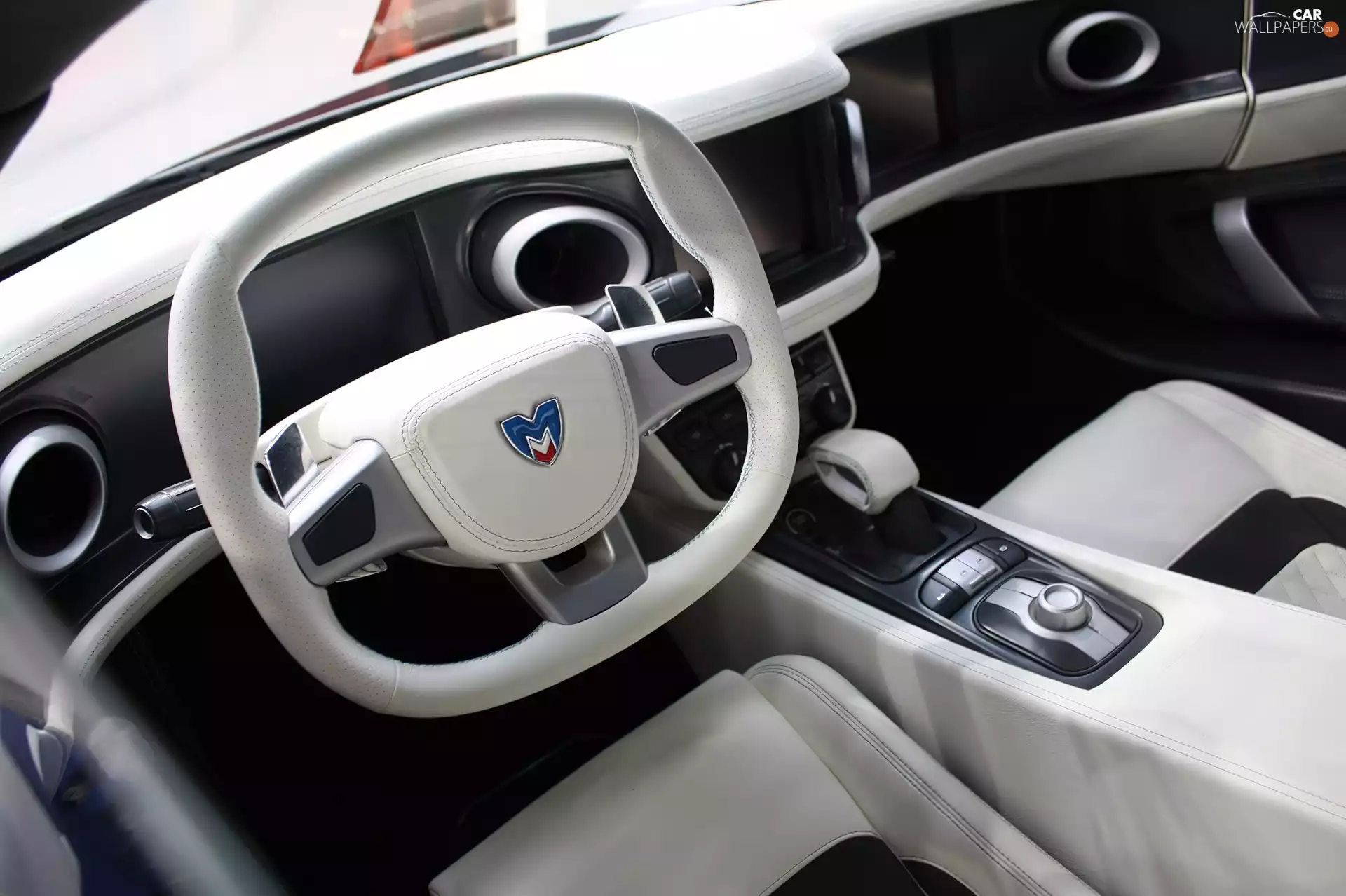 Marussia B2, interior