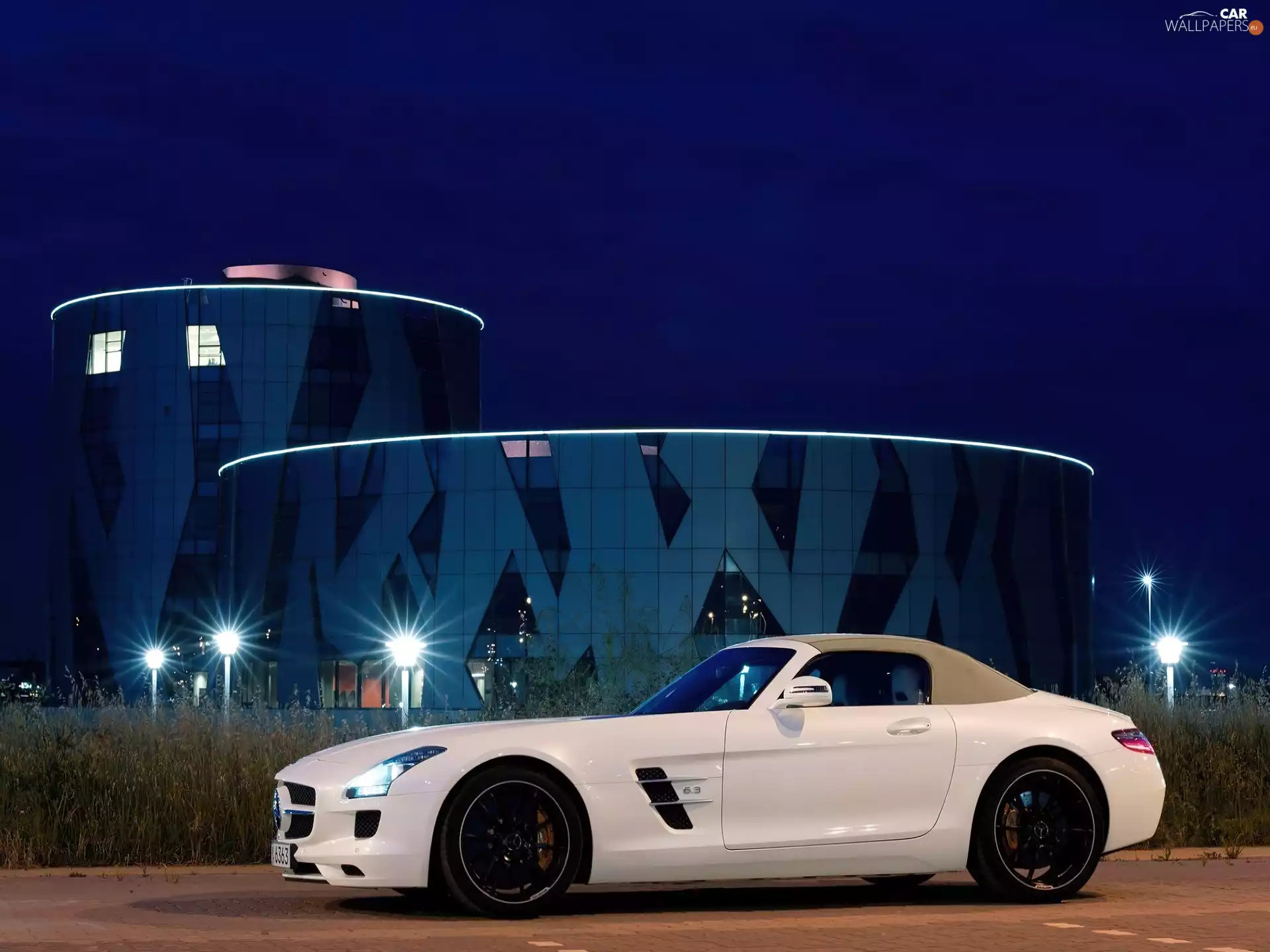White, Mercedes-Benz SLS AMG