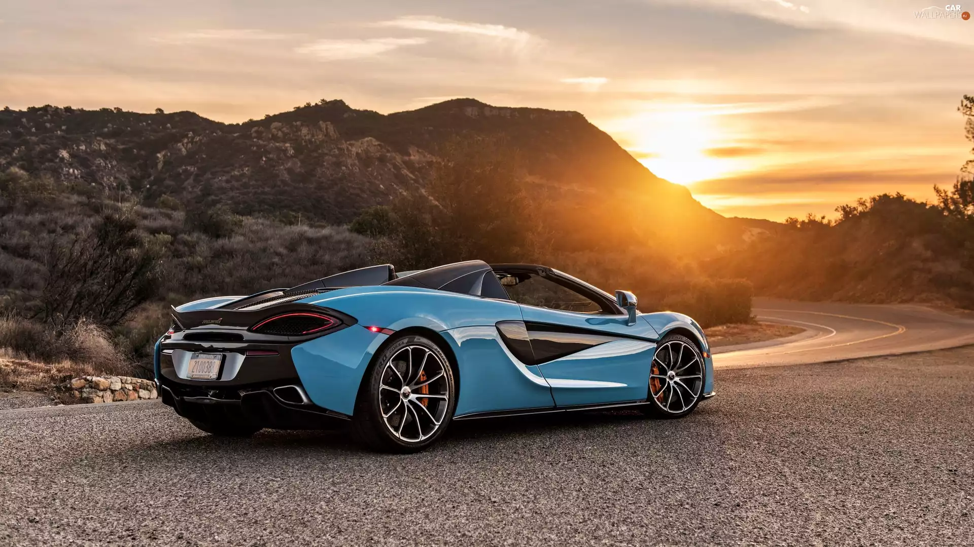 McLaren 570S Spider, Mountains