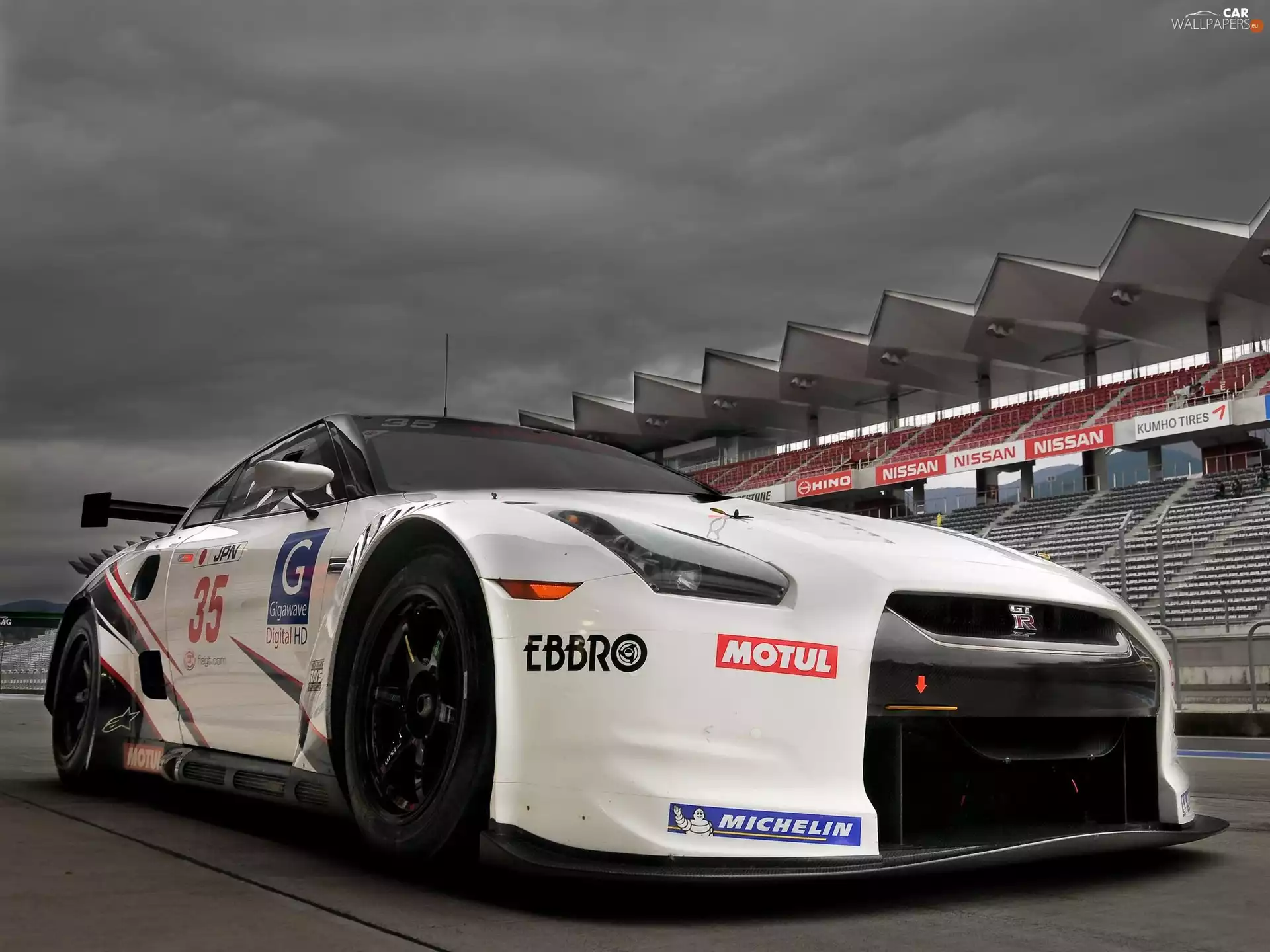Nissan GTR, track