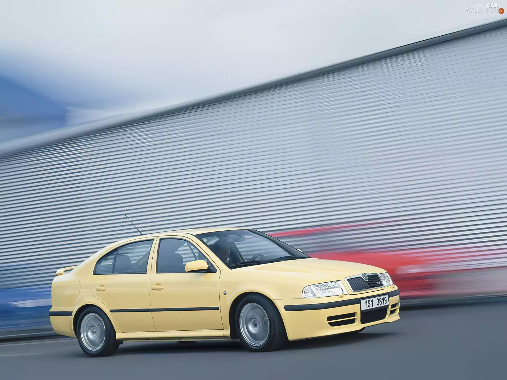 Yellow Honda, Skoda Octavia