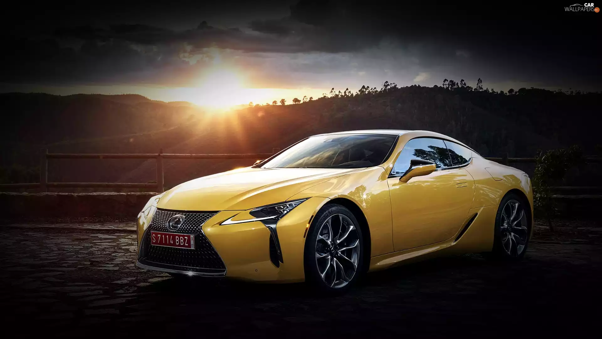 Lexus LC500, rays of the Sun