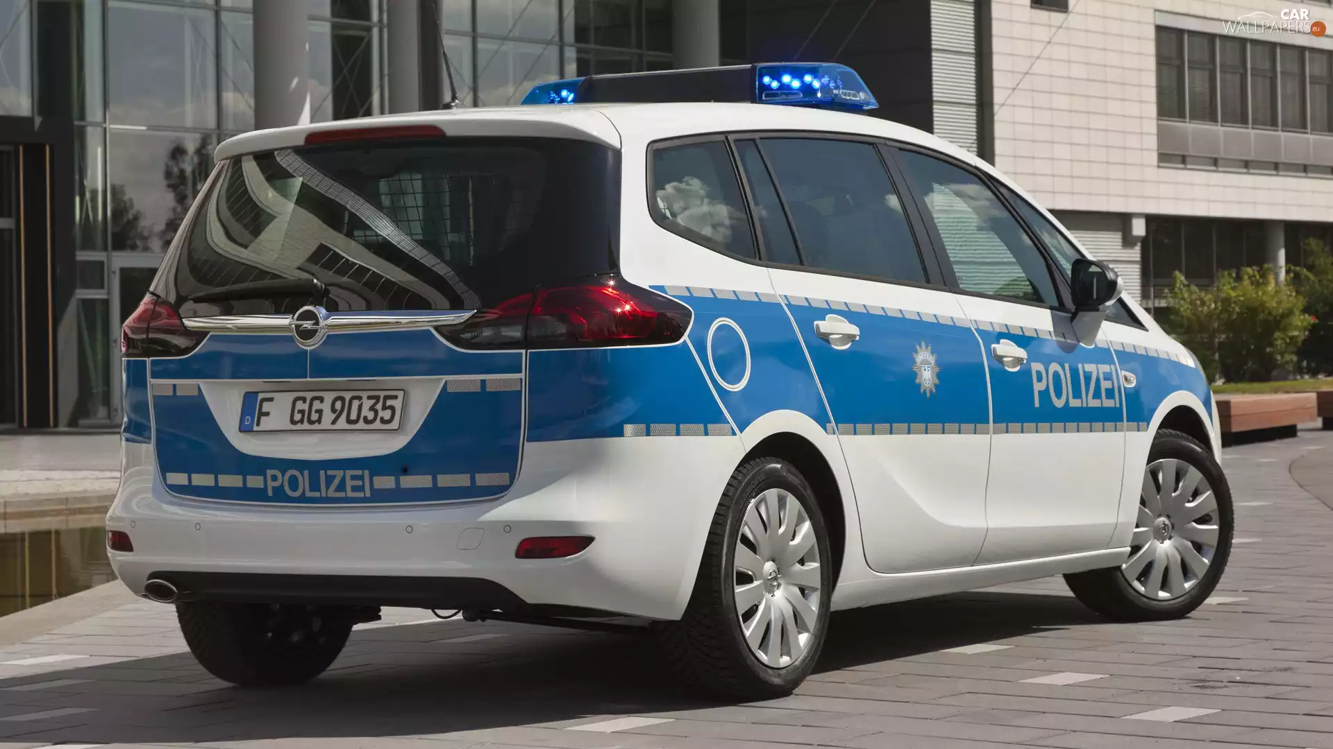 Opel Zafira, police
