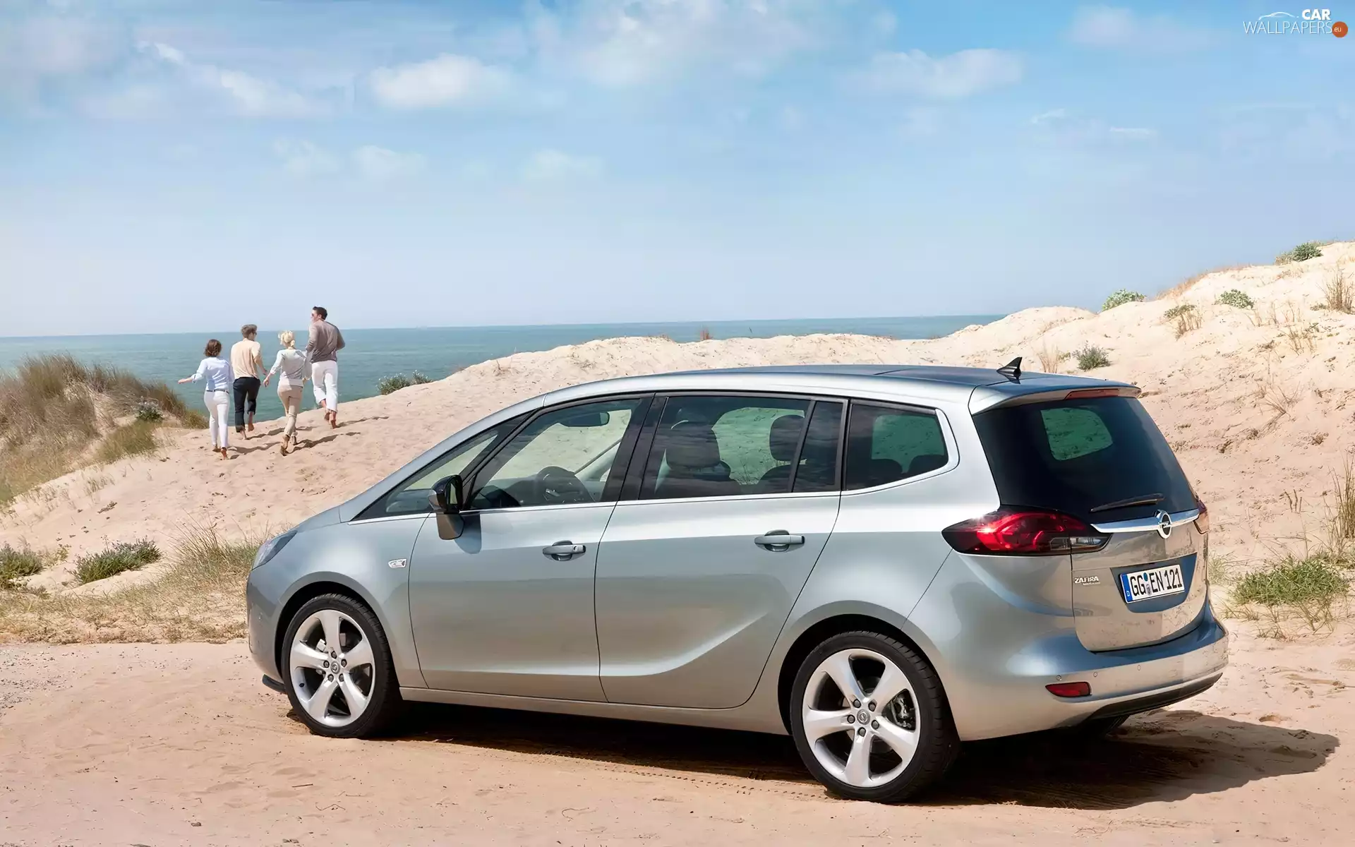 Dunes, Opel Zafira III, sea