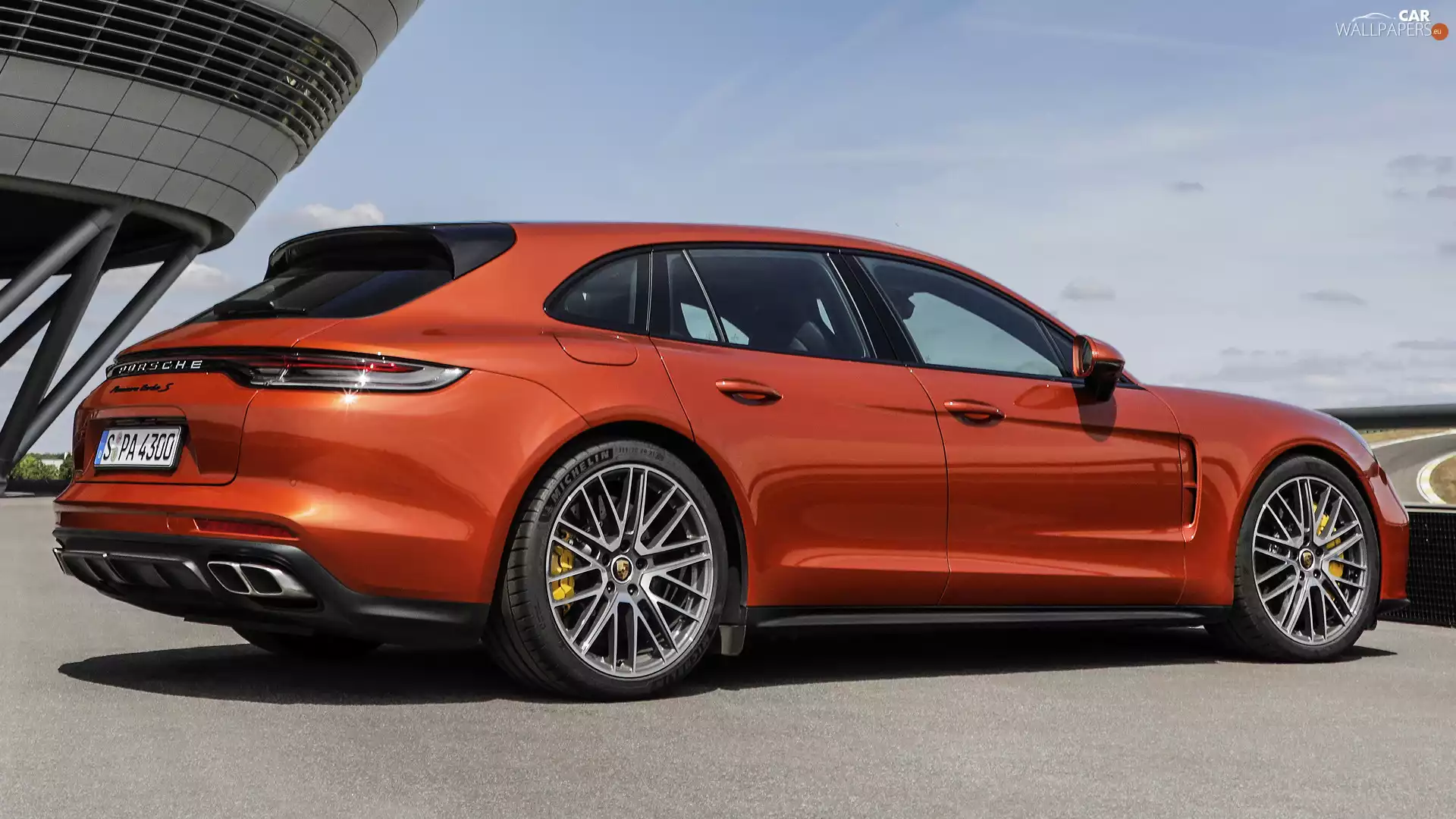 Porsche Panamera Turbo S, side