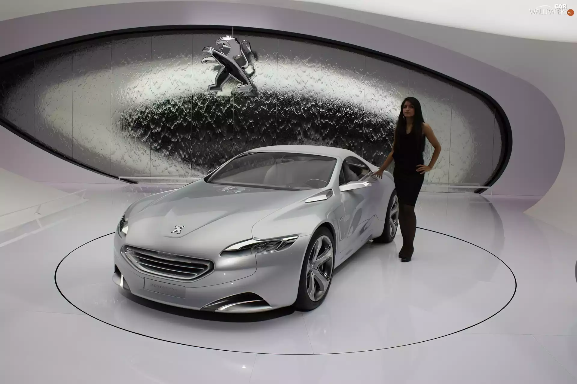 Peugeot SR1, presenter