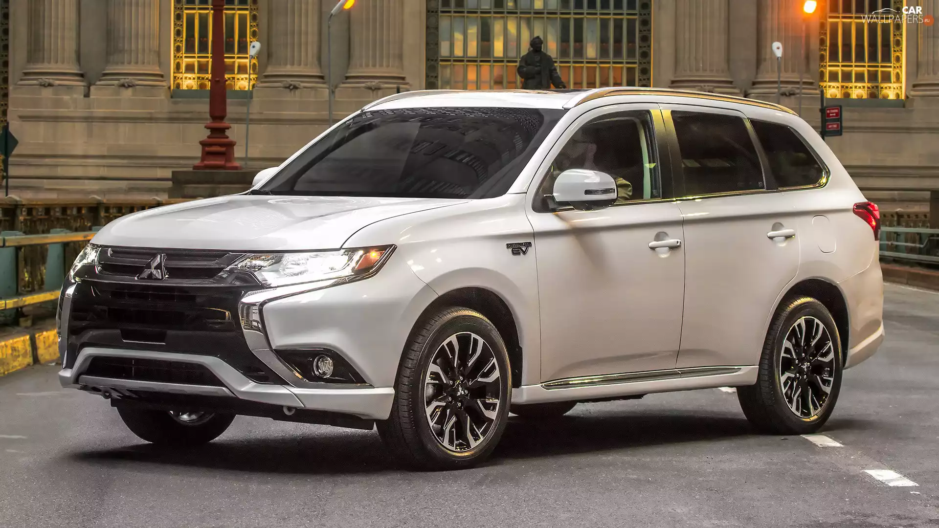 White, Mitsubishi Outlander PHEV