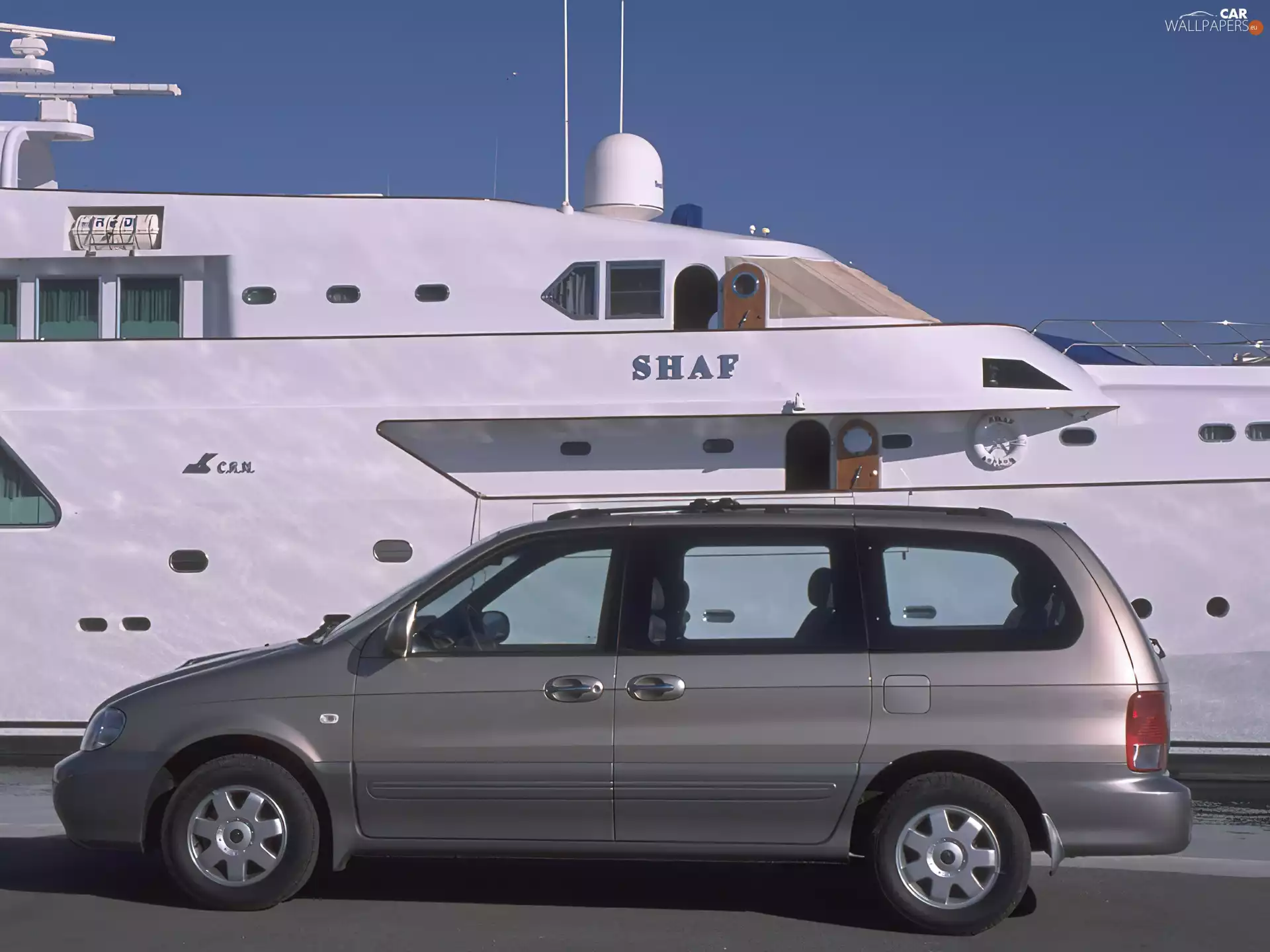 Kia Carnival, Right profile
