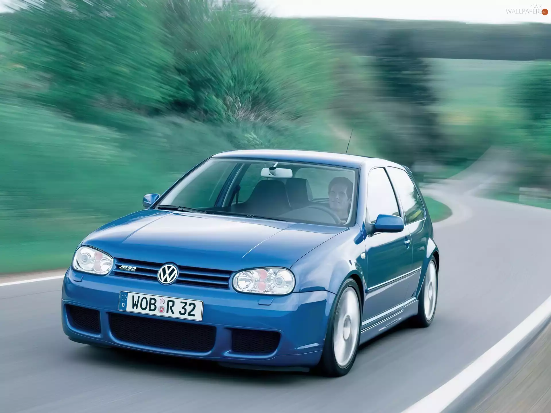 R32, blue